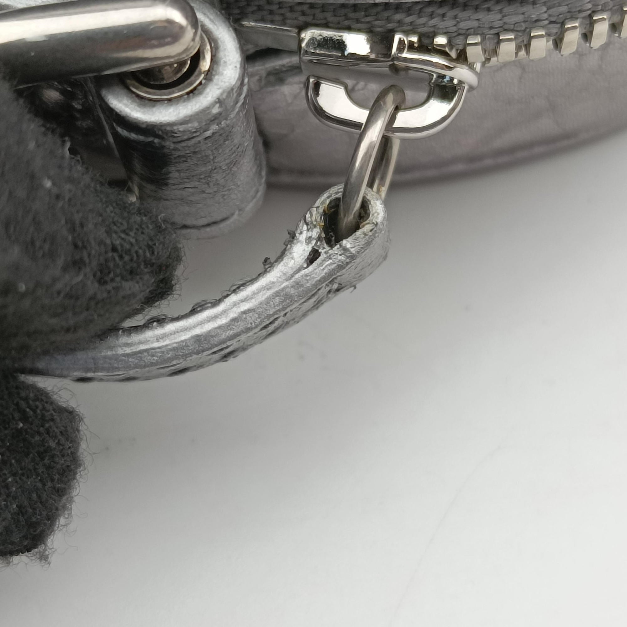 Pre-owned Balenciaga Heart mini Silver Lambskin  shoulderbag | stylenewstar