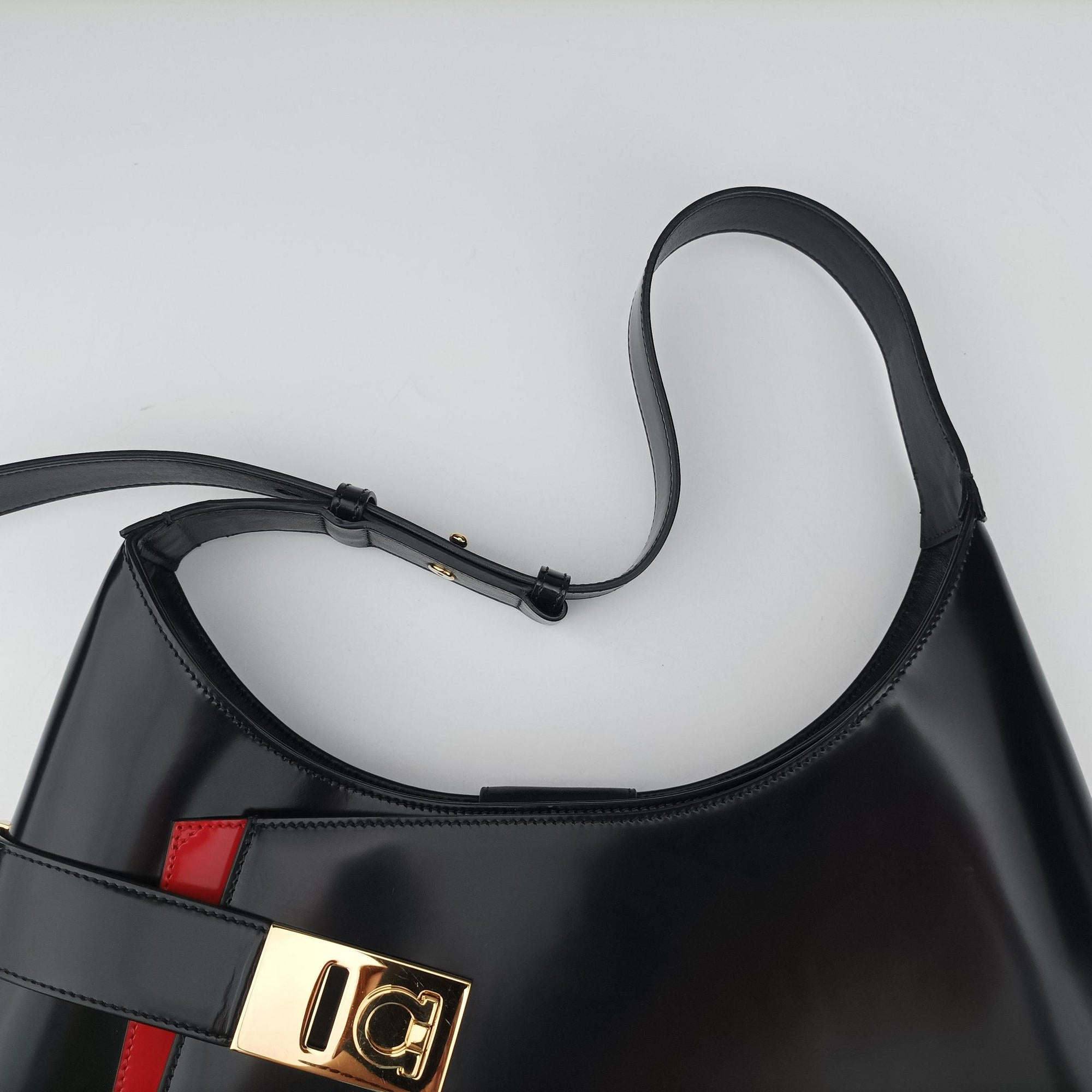 Pre-owned Ferragamo Archive Black Leather  shoulderbag | stylenewstar