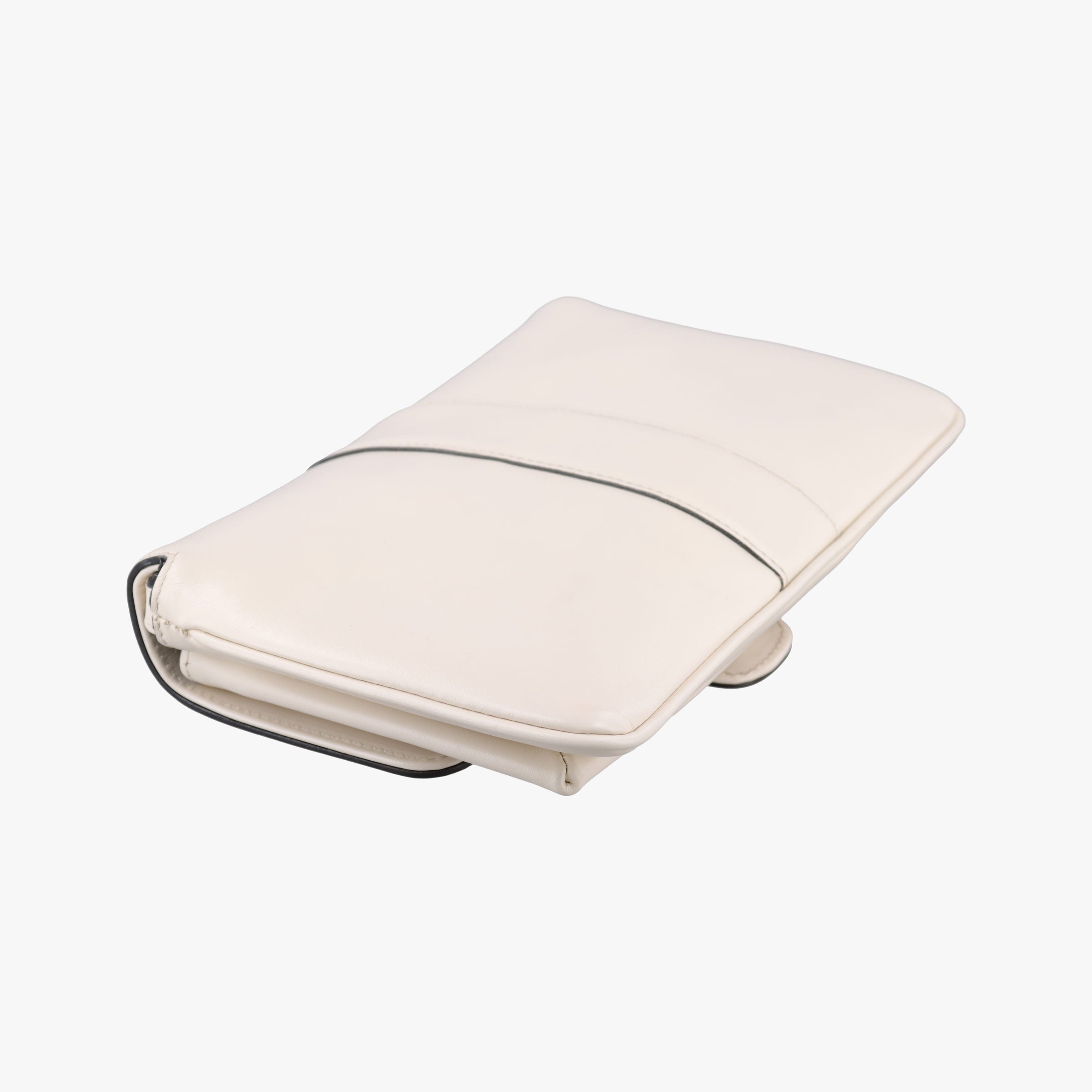 Pre-owned Gucci Arli White Leather 550129 shoulderbag | stylenewstar