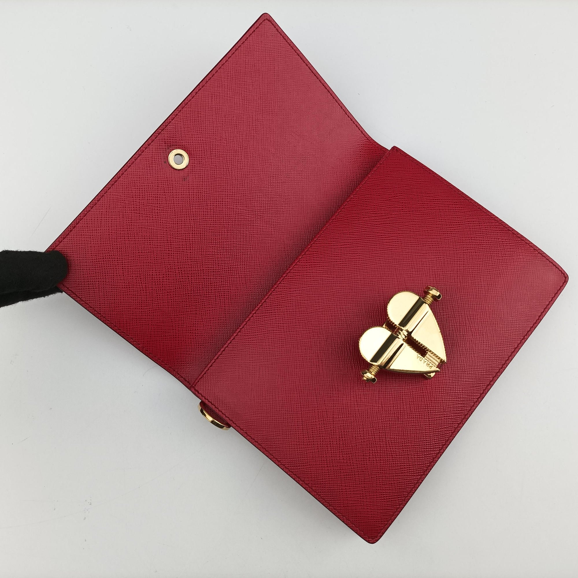 Vintage Prada heart lock Red Saffiano Leather  shoulderbag | stylenewstar
