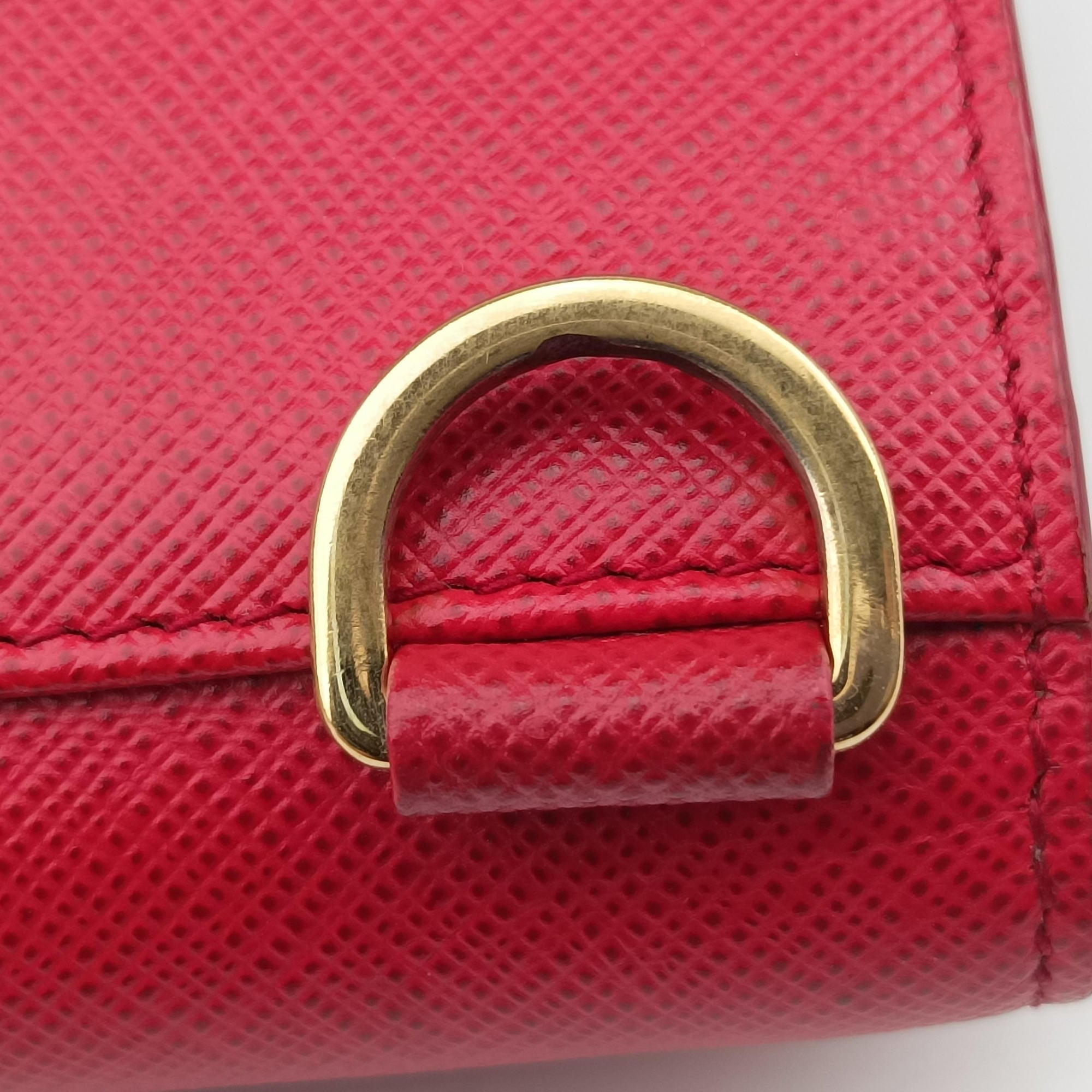 Vintage Prada heart lock Red Saffiano Leather  shoulderbag | stylenewstar