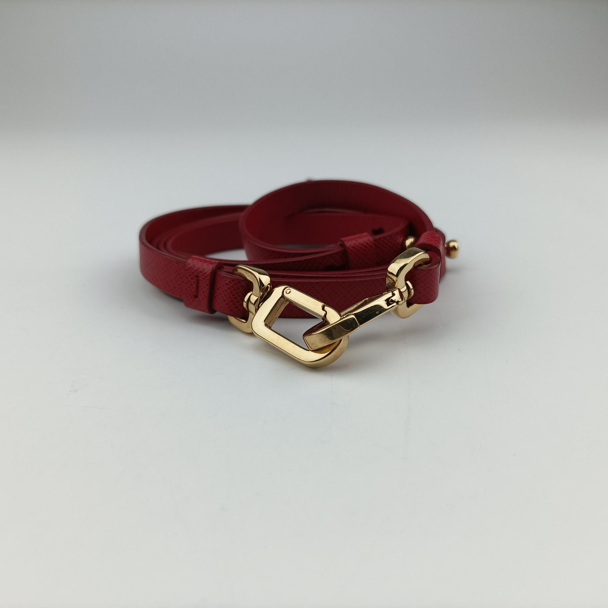 Vintage Prada heart lock Red Saffiano Leather  shoulderbag | stylenewstar