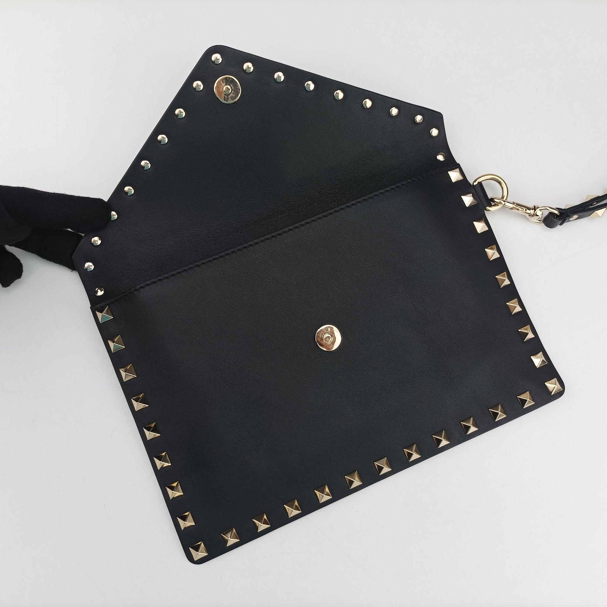 Pre-owned Valentino Rockstud Envelope Wallet Black leather  shoulderbag | stylenewstar