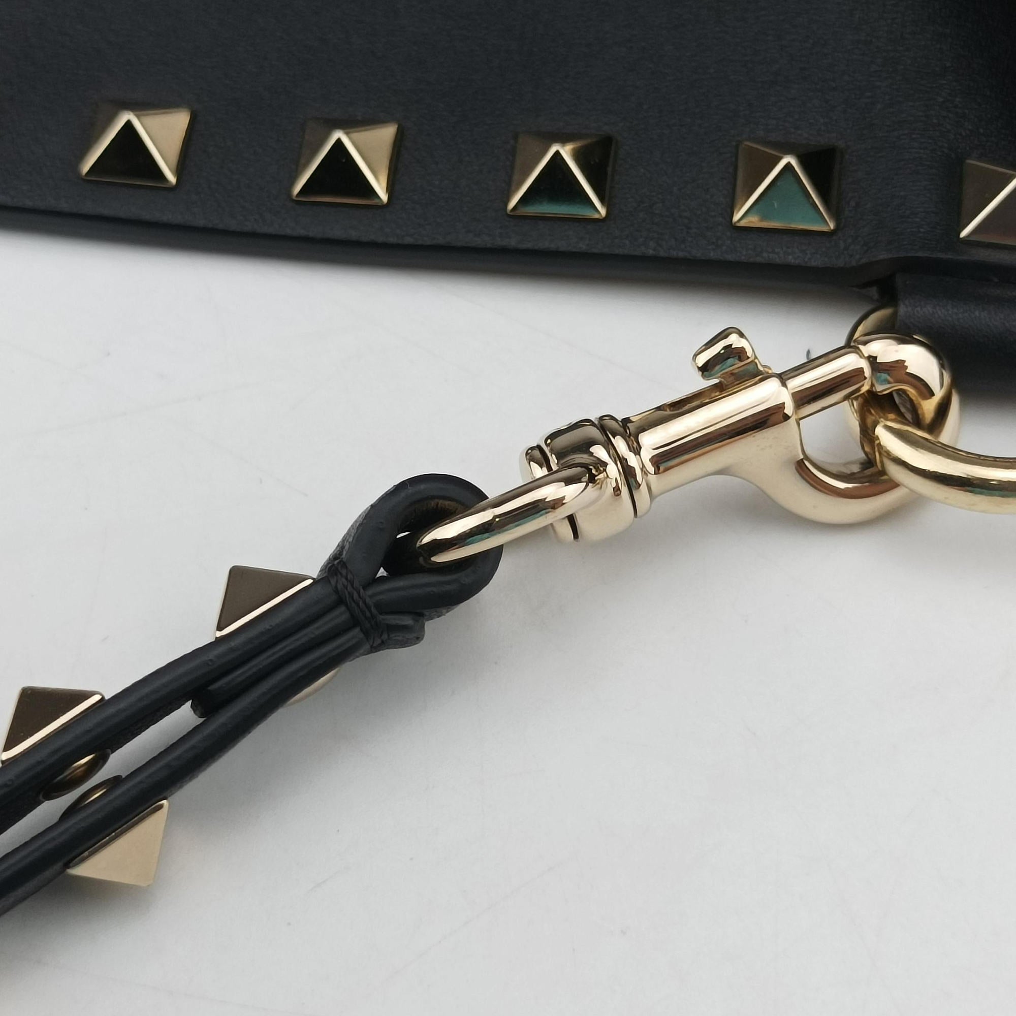 Pre-owned Valentino Rockstud Envelope Wallet Black leather  shoulderbag | stylenewstar
