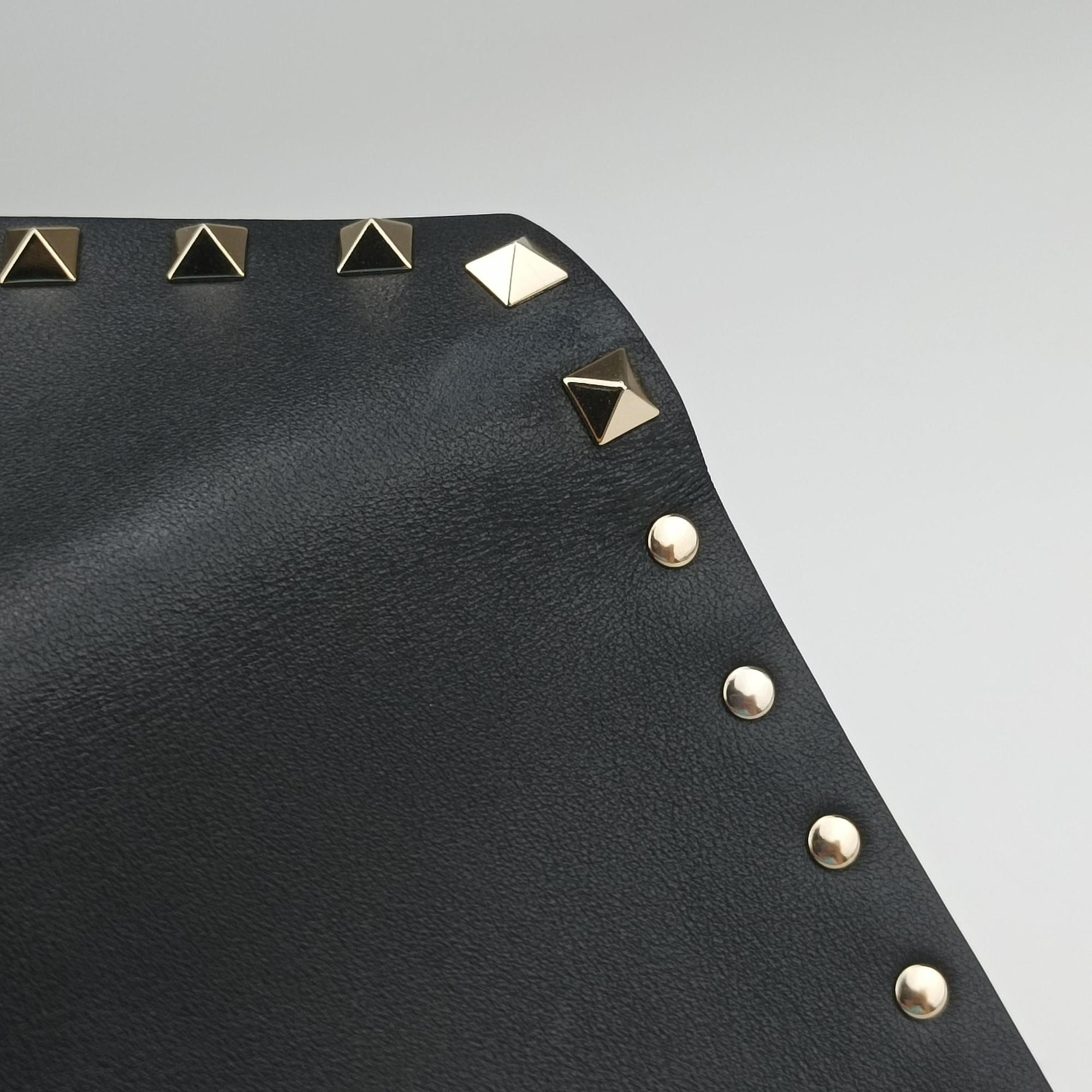 Pre-owned Valentino Rockstud Envelope Wallet Black leather  shoulderbag | stylenewstar