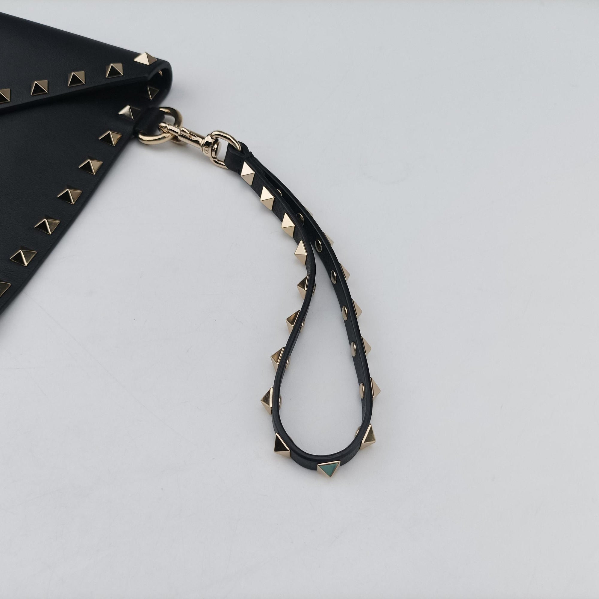 Pre-owned Valentino Rockstud Envelope Wallet Black leather  shoulderbag | stylenewstar
