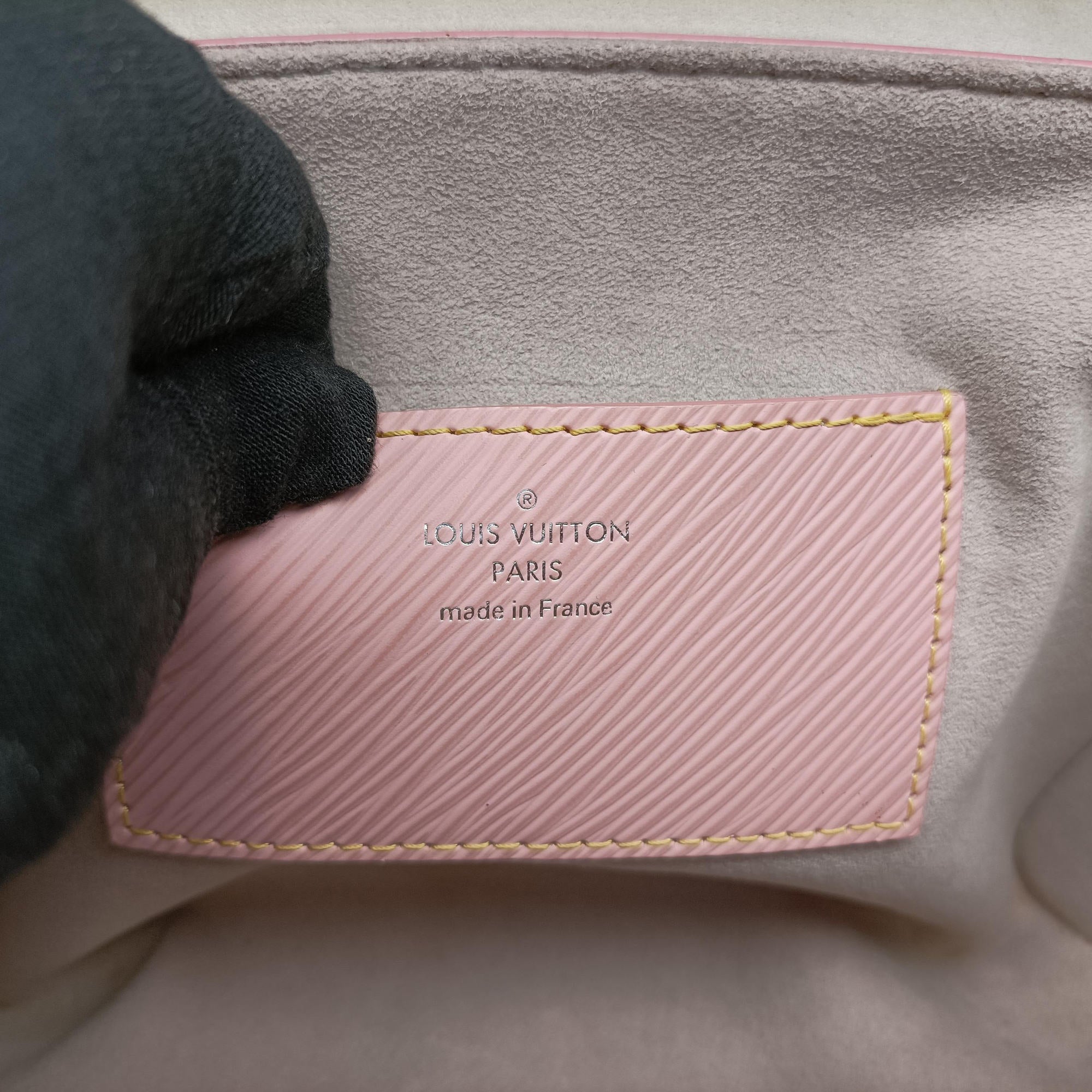 Pre-owned Louis Vuitton Twist MM Pink Epi M50380 shoulderbag | stylenewstar