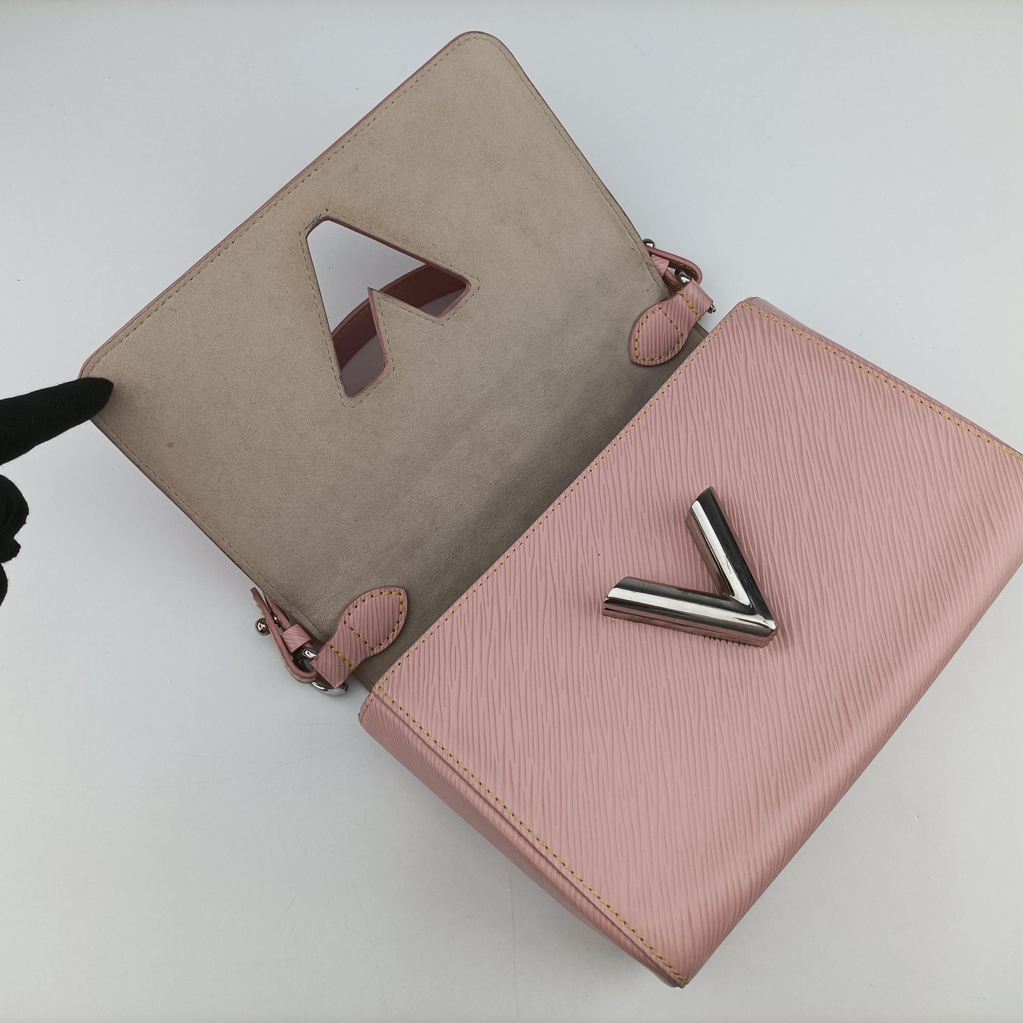 Pre-owned Louis Vuitton Twist MM Pink Epi M50380 shoulderbag | stylenewstar