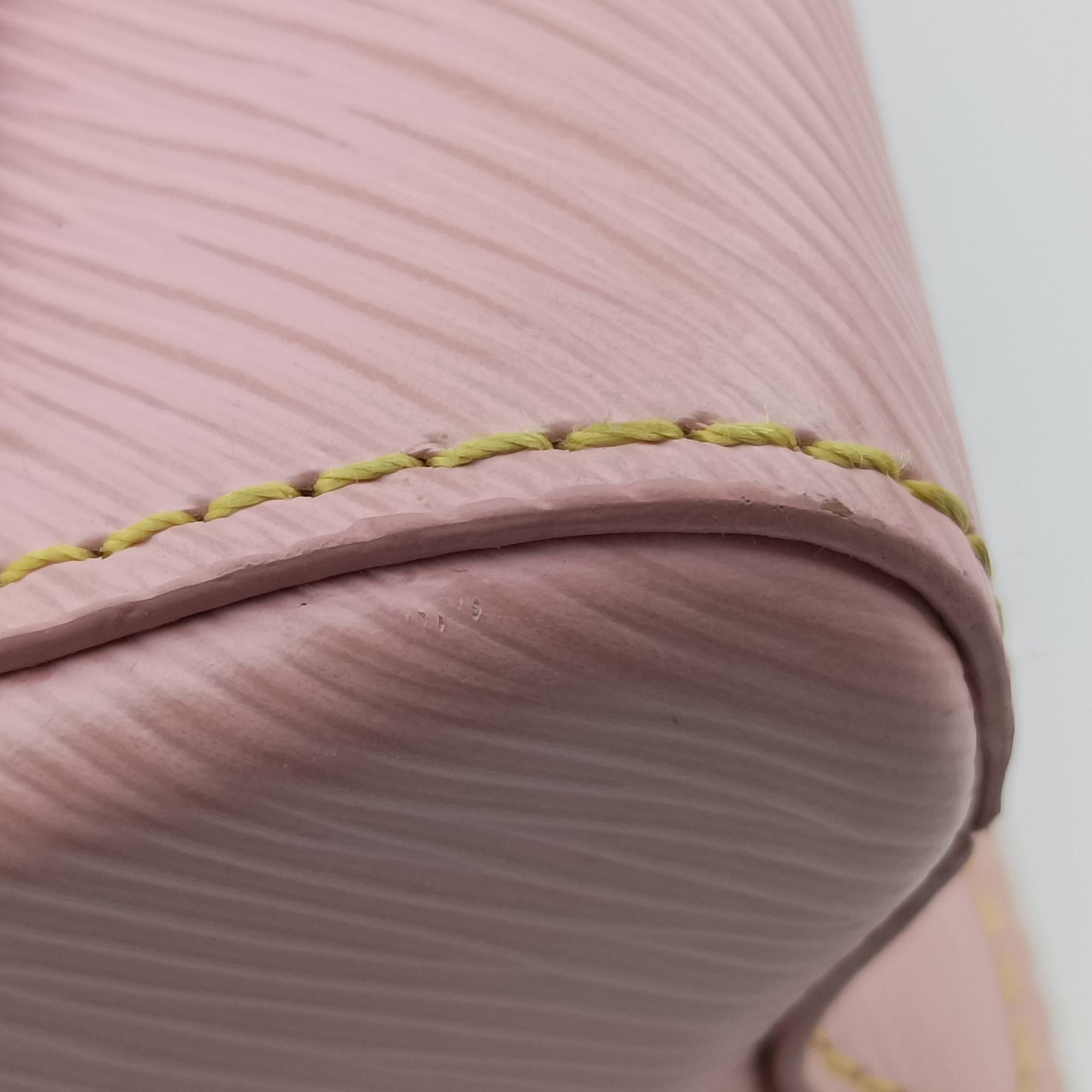 Pre-owned Louis Vuitton Twist MM Pink Epi M50380 shoulderbag | stylenewstar