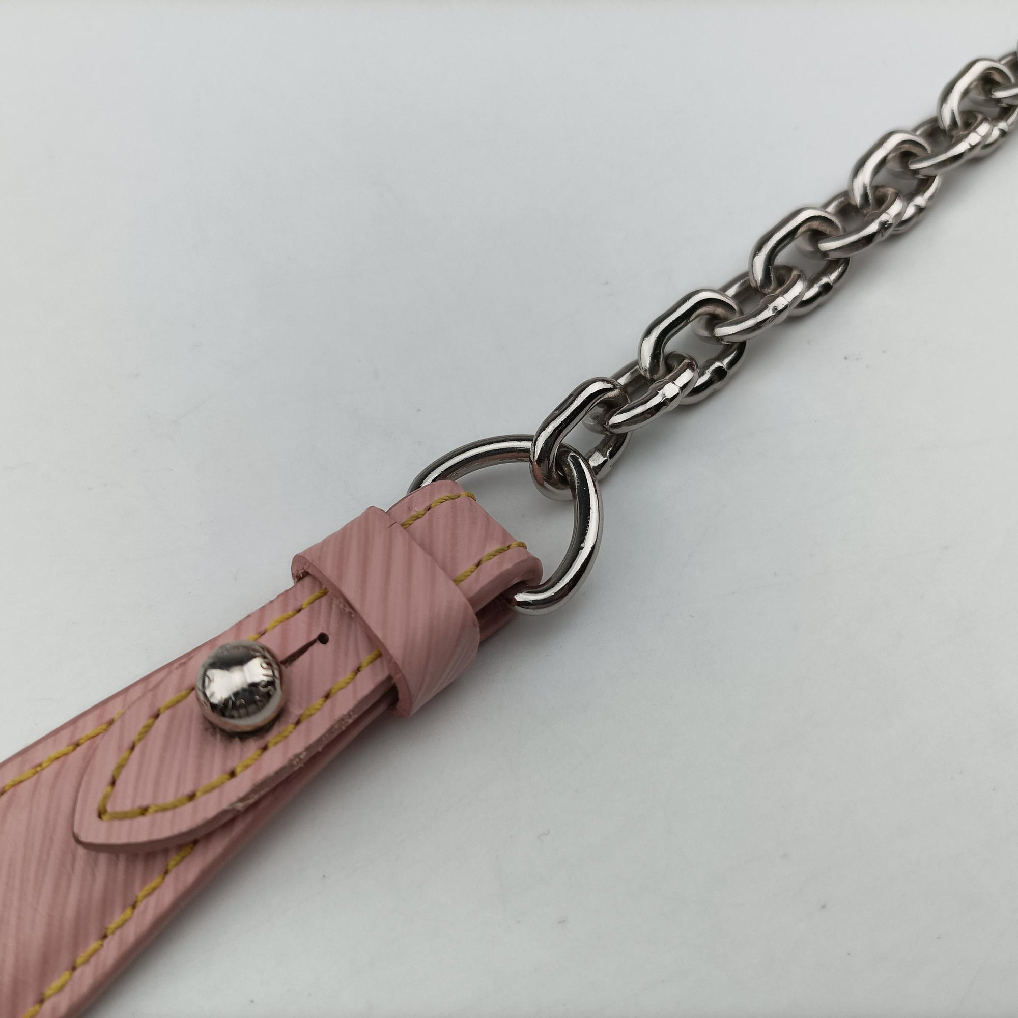 Pre-owned Louis Vuitton Twist MM Pink Epi M50380 shoulderbag | stylenewstar