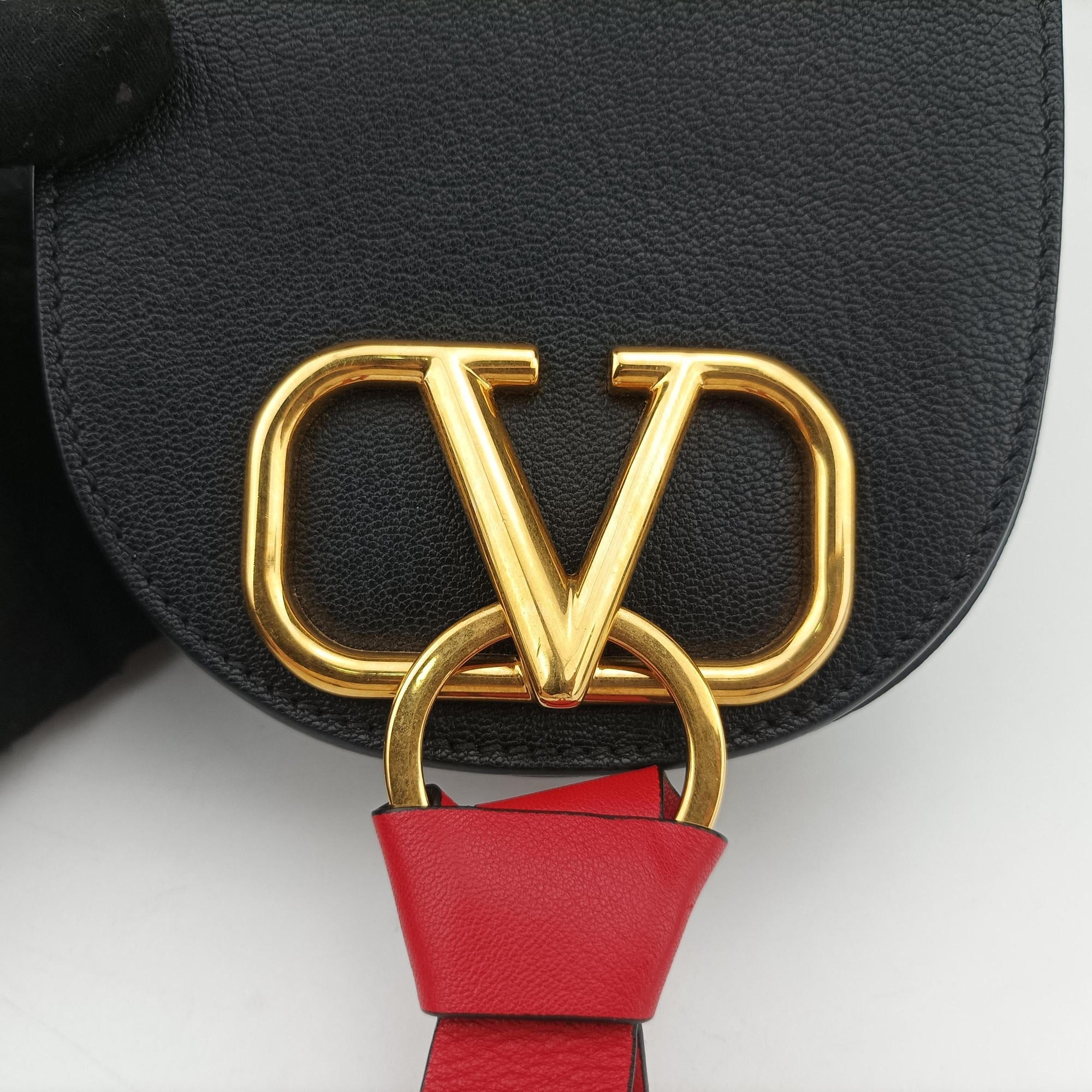 Pre-owned Valentino VRING Black Leather  shoulderbag | stylenewstar