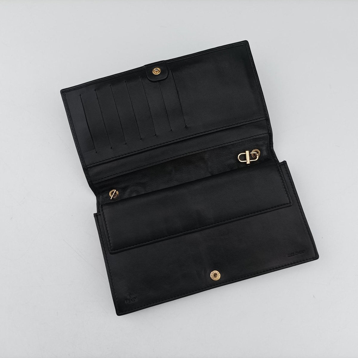 Secondhand Fendi Embossed Logo Black lambskin 8M0219 shoulderbag | stylenewstar