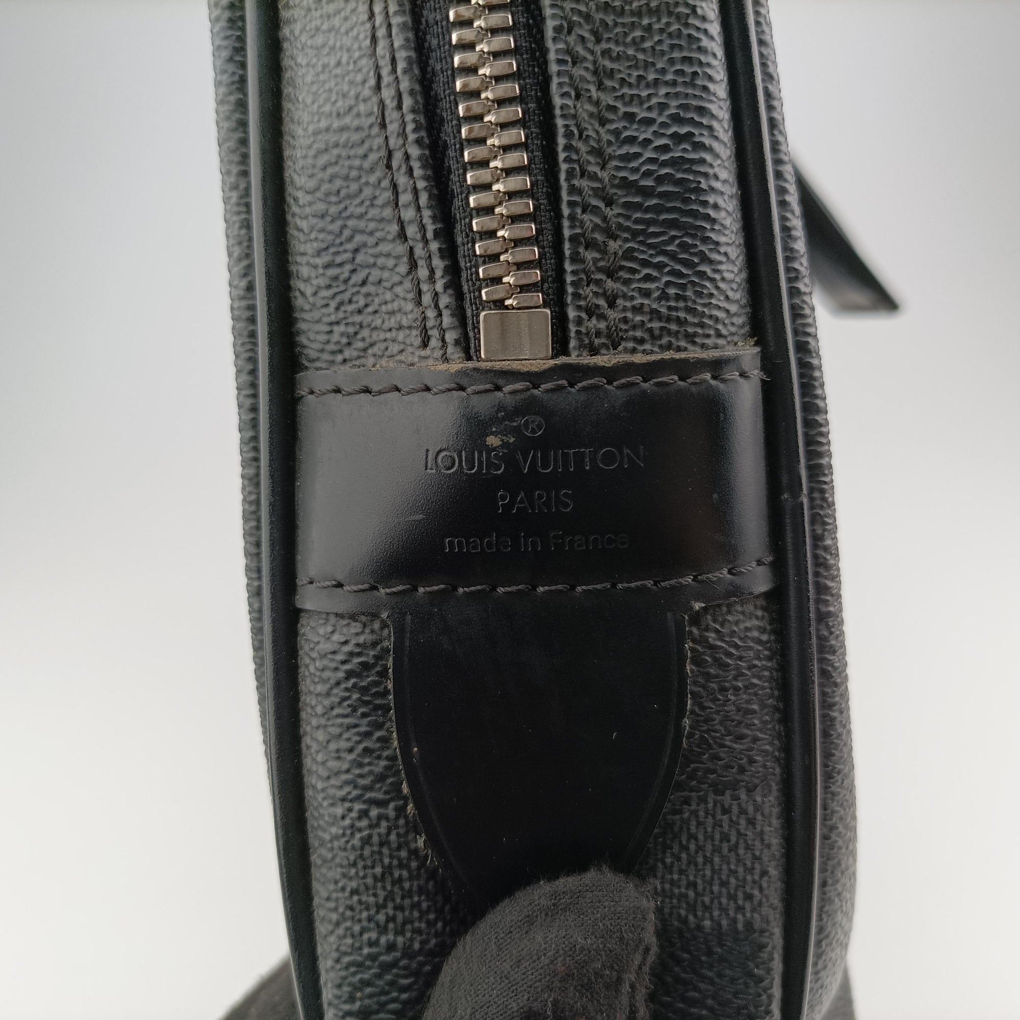 Secondhand Louis Vuitton Porte Documents Voyage Noir Damier Graphite N41125 handbag | stylenewstar