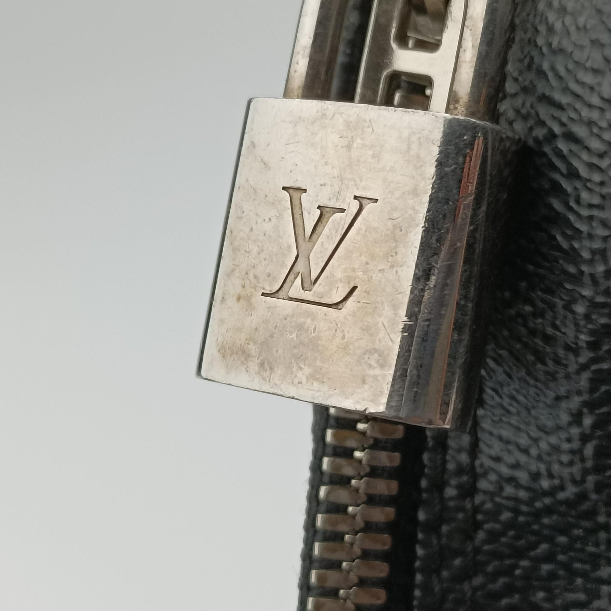 Secondhand Louis Vuitton Porte Documents Voyage Noir Damier Graphite N41125 handbag | stylenewstar