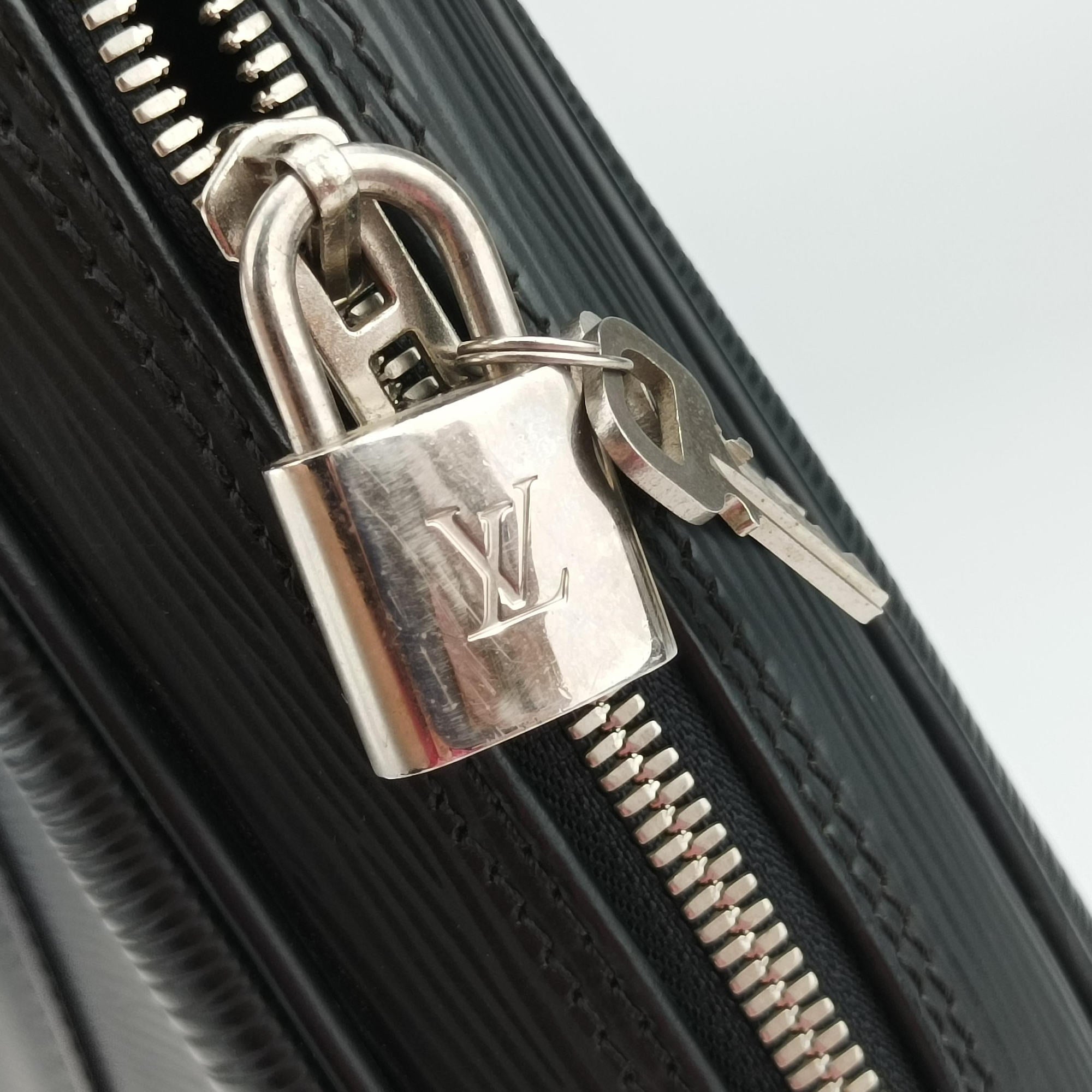 Vintage Louis Vuitton Porto Document Voyage Black Epi M59162 handbag | stylenewstar