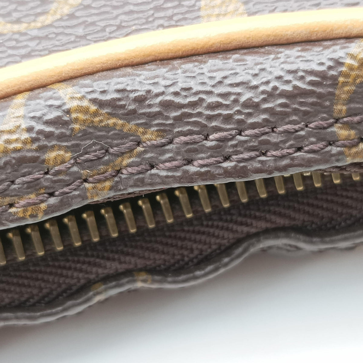 Pre-owned Louis Vuitton LOOP Brown×Beige Monogram Canvas M81098 shoulderbag | stylenewstar