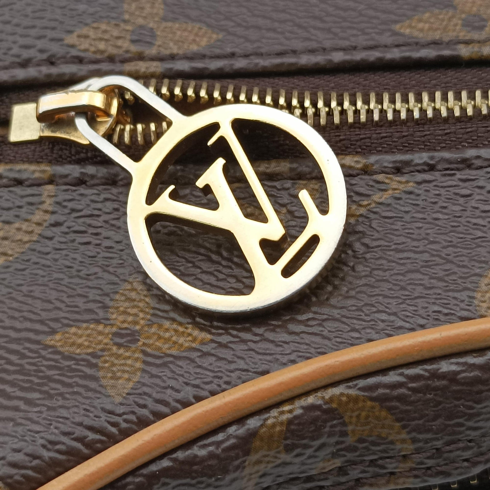 Pre-owned Louis Vuitton LOOP Brown×Beige Monogram Canvas M81098 shoulderbag | stylenewstar