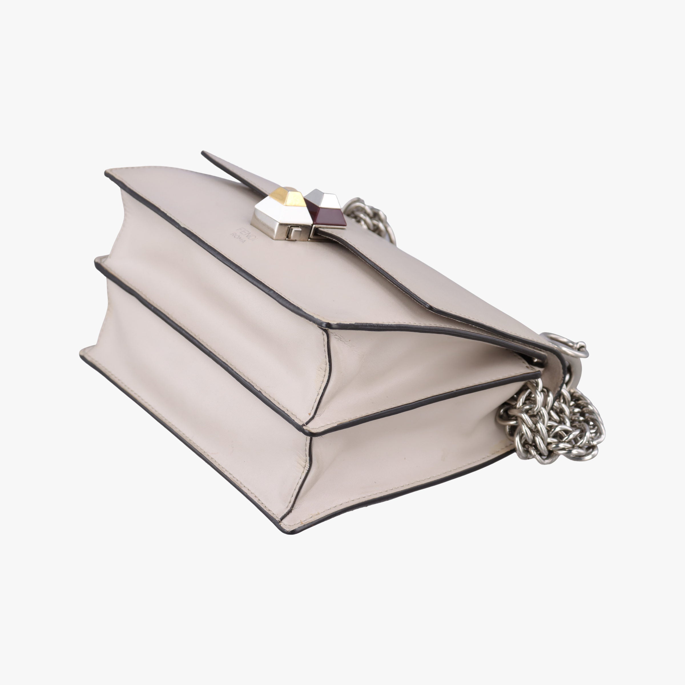Pre-owned Fendi Studded Kan I Beige Leather 8M0381 shoulderbag | stylenewstar