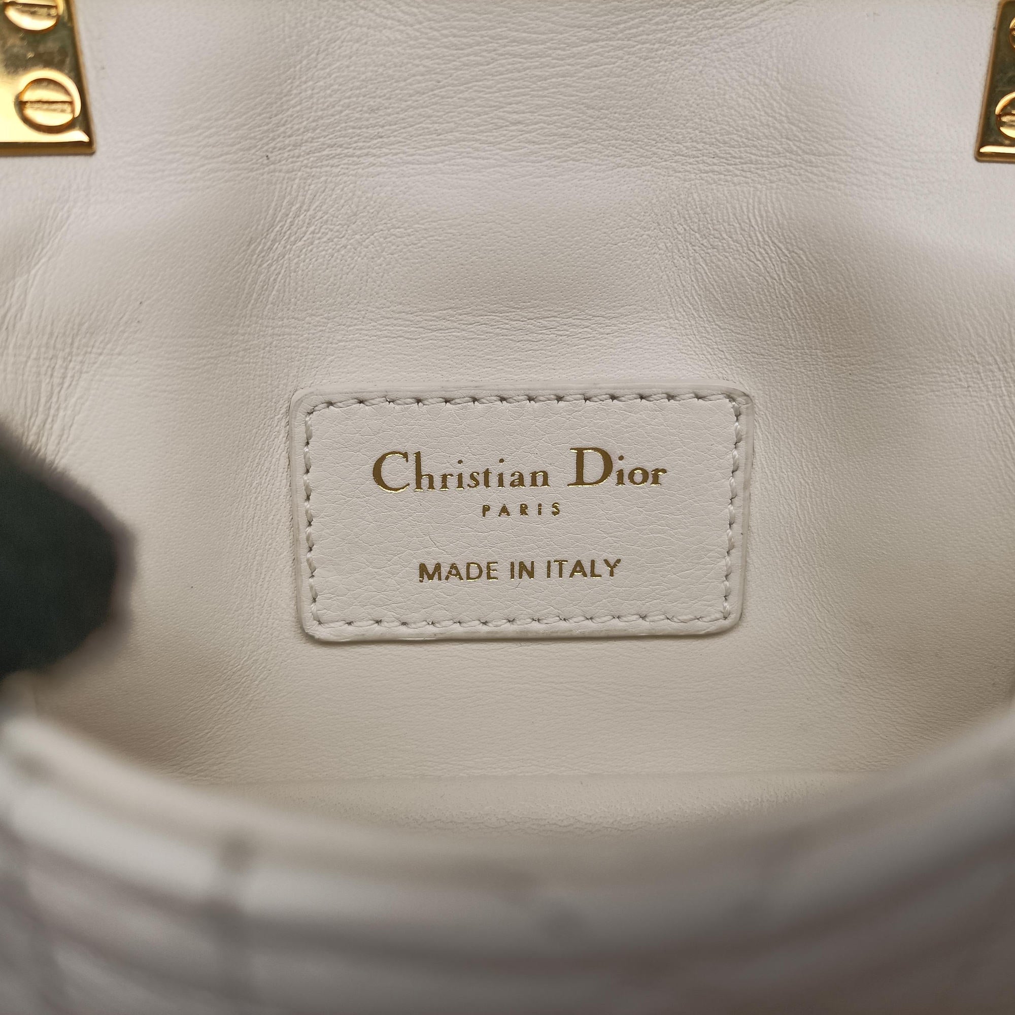 Pre-owned Christian Dior Caro micro White Leather  shoulderbag | stylenewstar