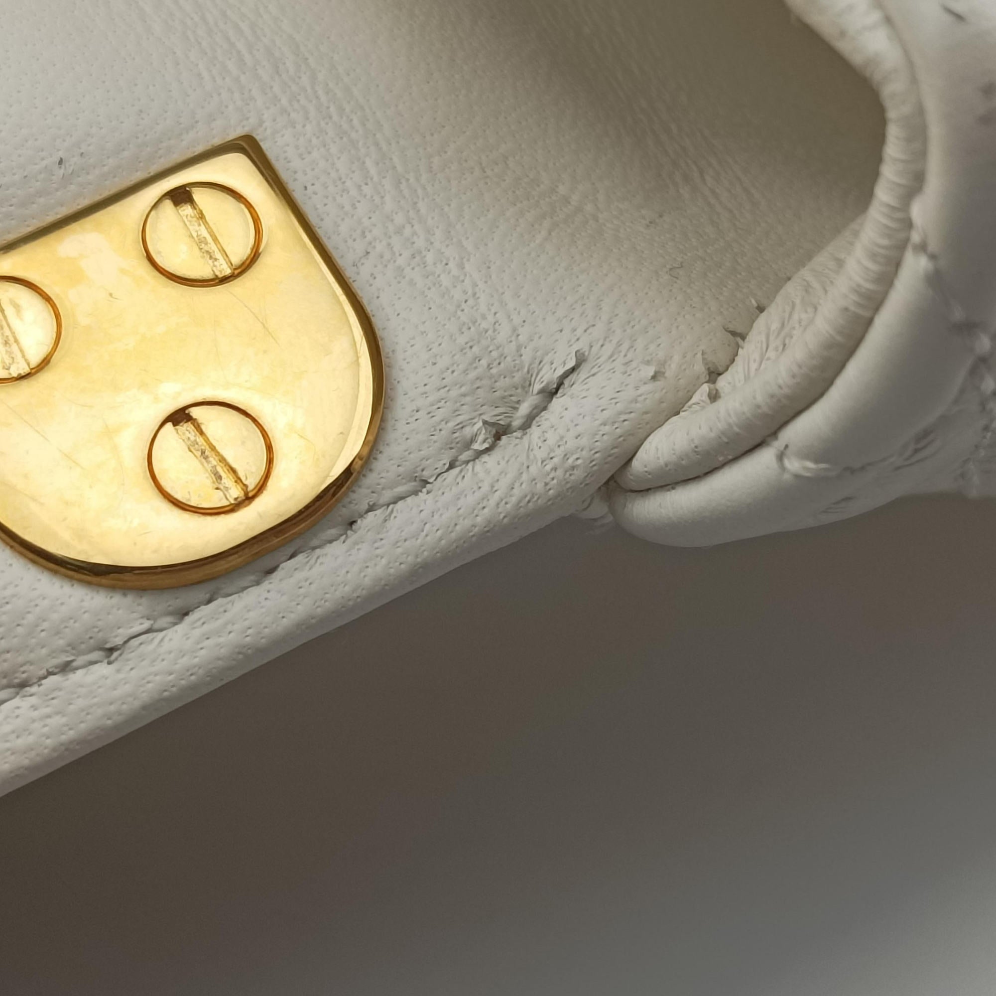 Pre-owned Christian Dior Caro micro White Leather  shoulderbag | stylenewstar