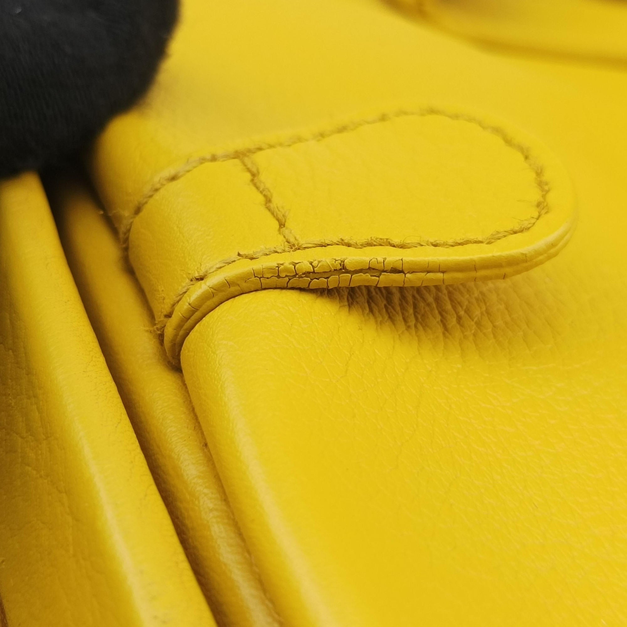 Pre-owned Christian Dior Detective Yellow Leather  handbag | stylenewstar