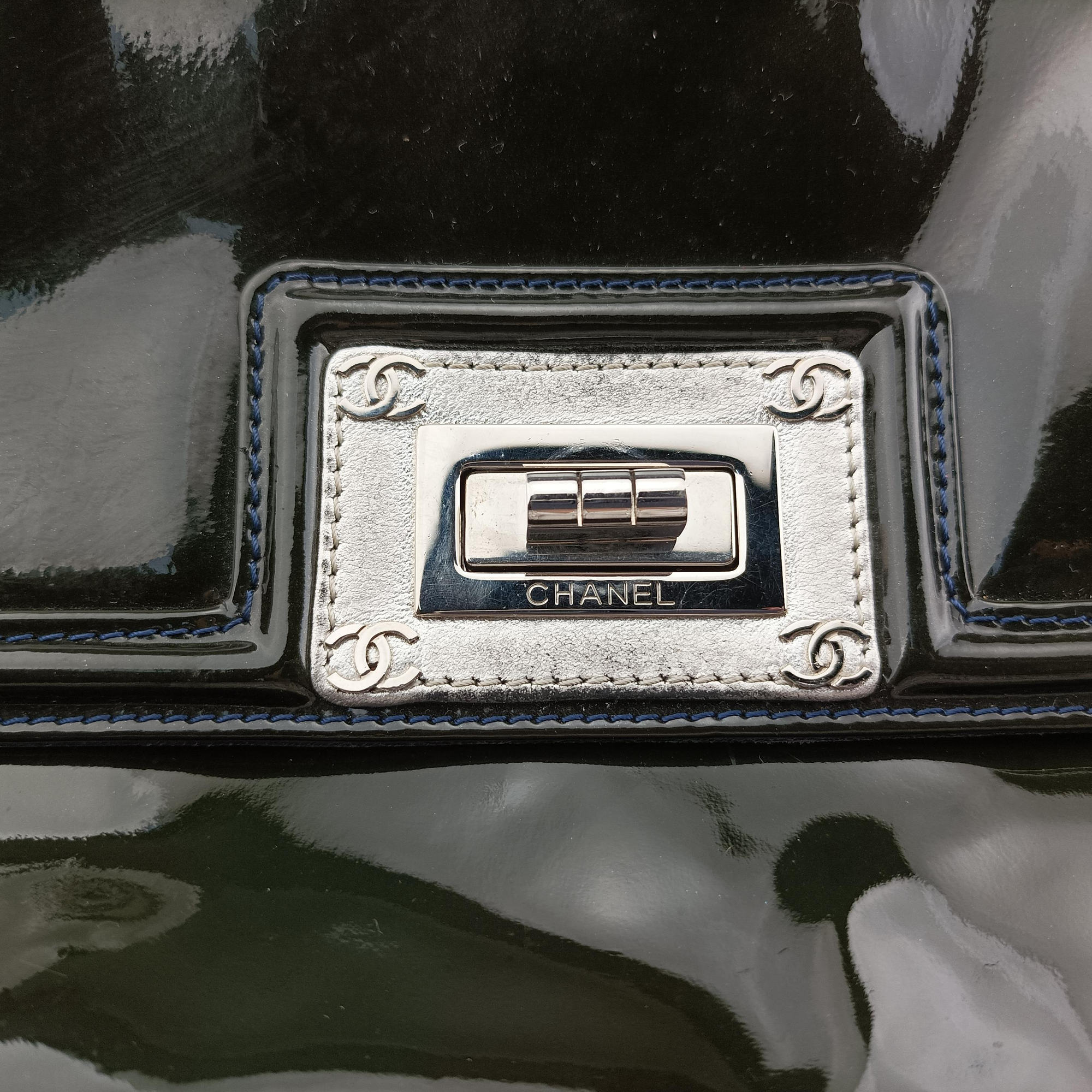 Pre-owned Chanel Chain Flap Green Patent Leather A46823 shoulderbag | stylenewstar