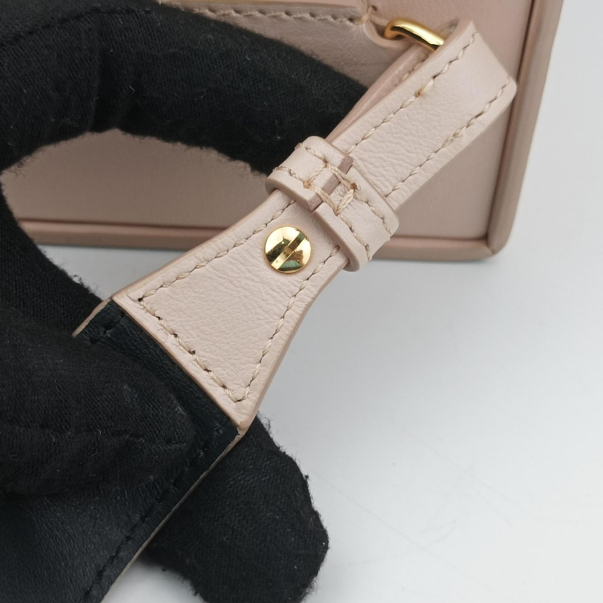 Pre-owned Fendi FENDI Box Packaging Pink Leather 8BT339 shoulderbag | stylenewstar