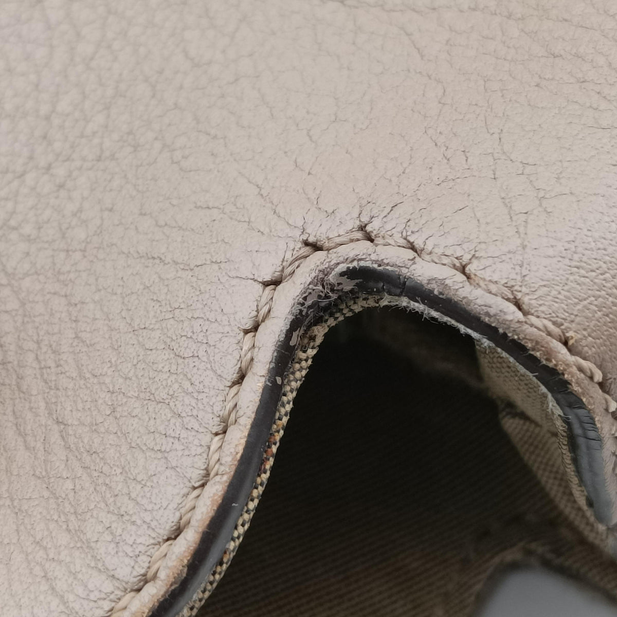 Pre-owned Fendi By The Way Beige Leather 8BL125 shoulderbag | stylenewstar