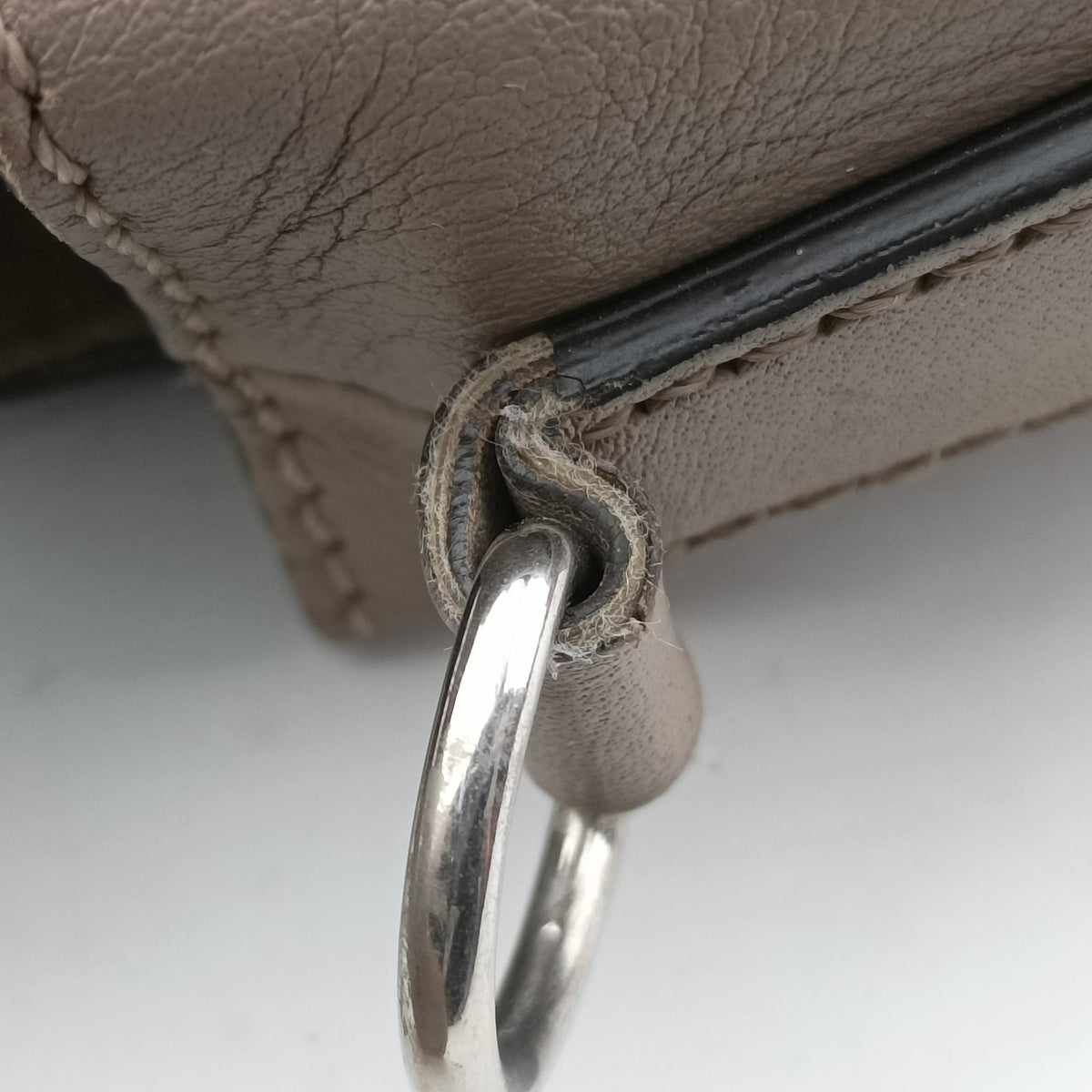 Pre-owned Fendi By The Way Beige Leather 8BL125 shoulderbag | stylenewstar