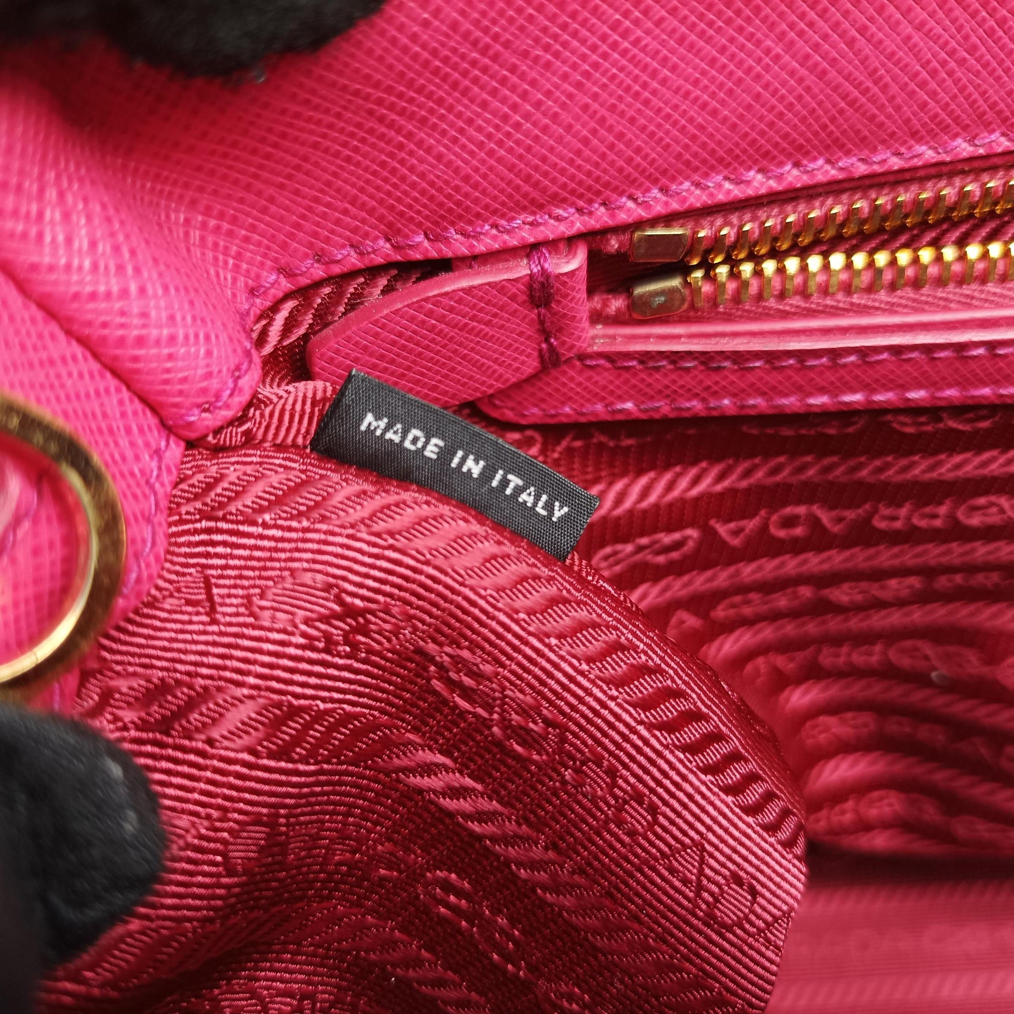 Vintage Prada Galleria Pink SAFFIANO Leather BN1786 shoulderbag | stylenewstar