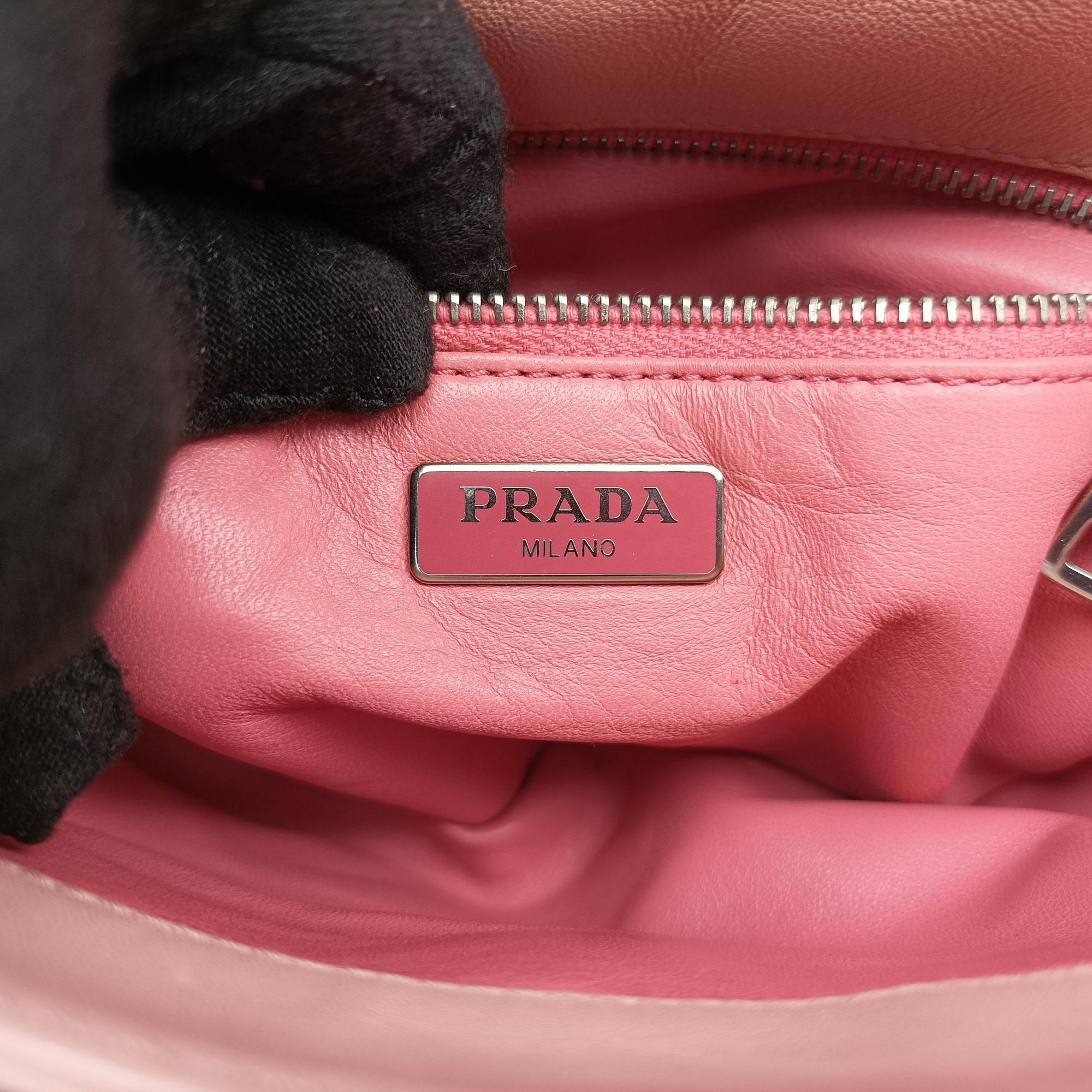 Secondhand Prada Fuoco Nappa Gaufre Pink Nappa Leather 1BD009 shoulderbag | stylenewstar