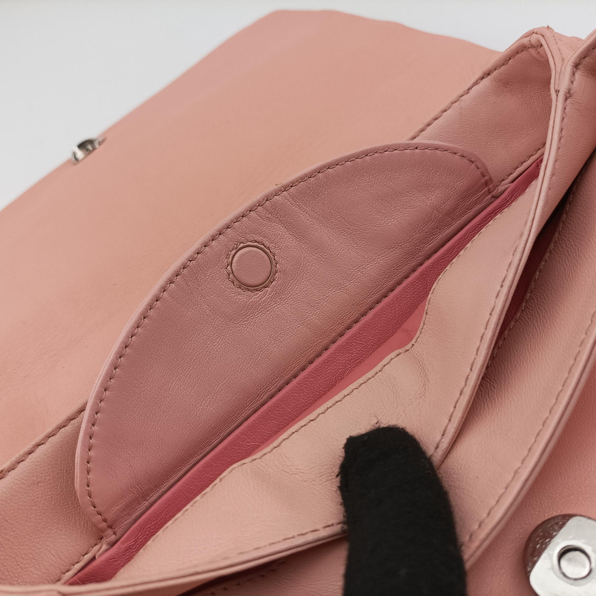 Secondhand Prada Fuoco Nappa Gaufre Pink Nappa Leather 1BD009 shoulderbag | stylenewstar