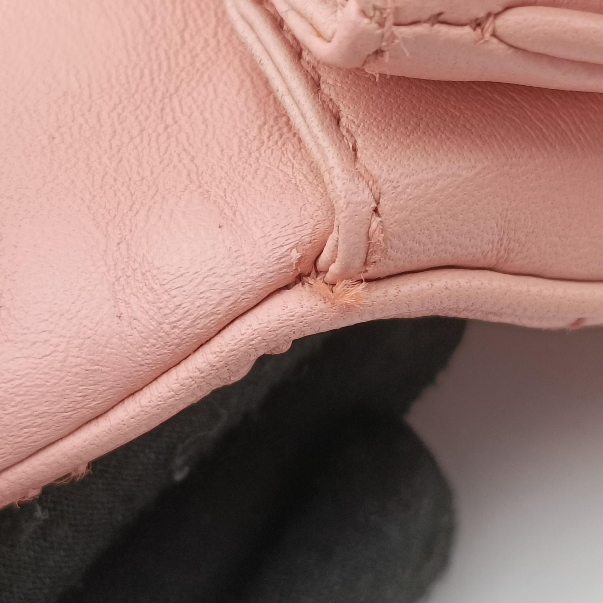 Secondhand Prada Fuoco Nappa Gaufre Pink Nappa Leather 1BD009 shoulderbag | stylenewstar