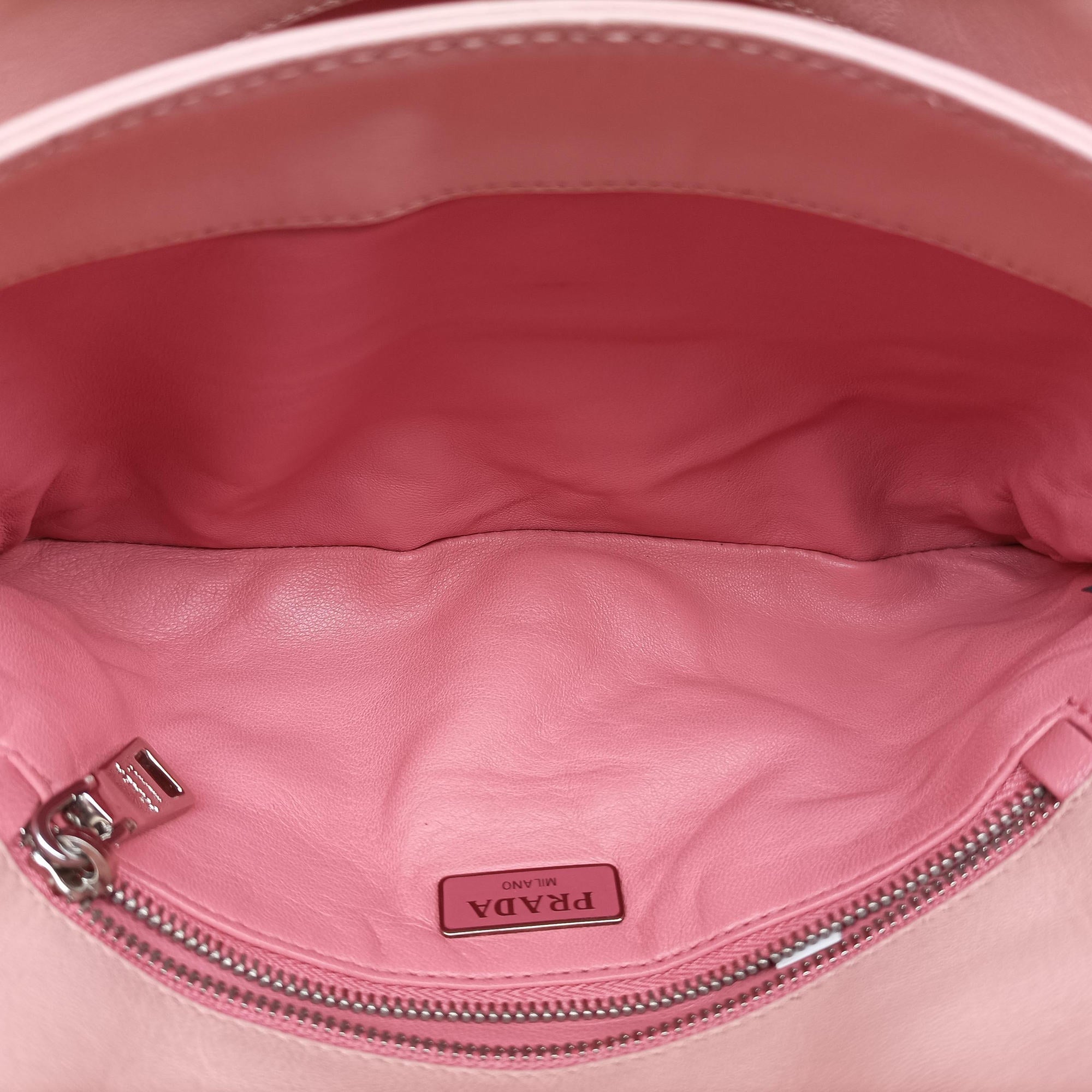 Secondhand Prada Fuoco Nappa Gaufre Pink Nappa Leather 1BD009 shoulderbag | stylenewstar