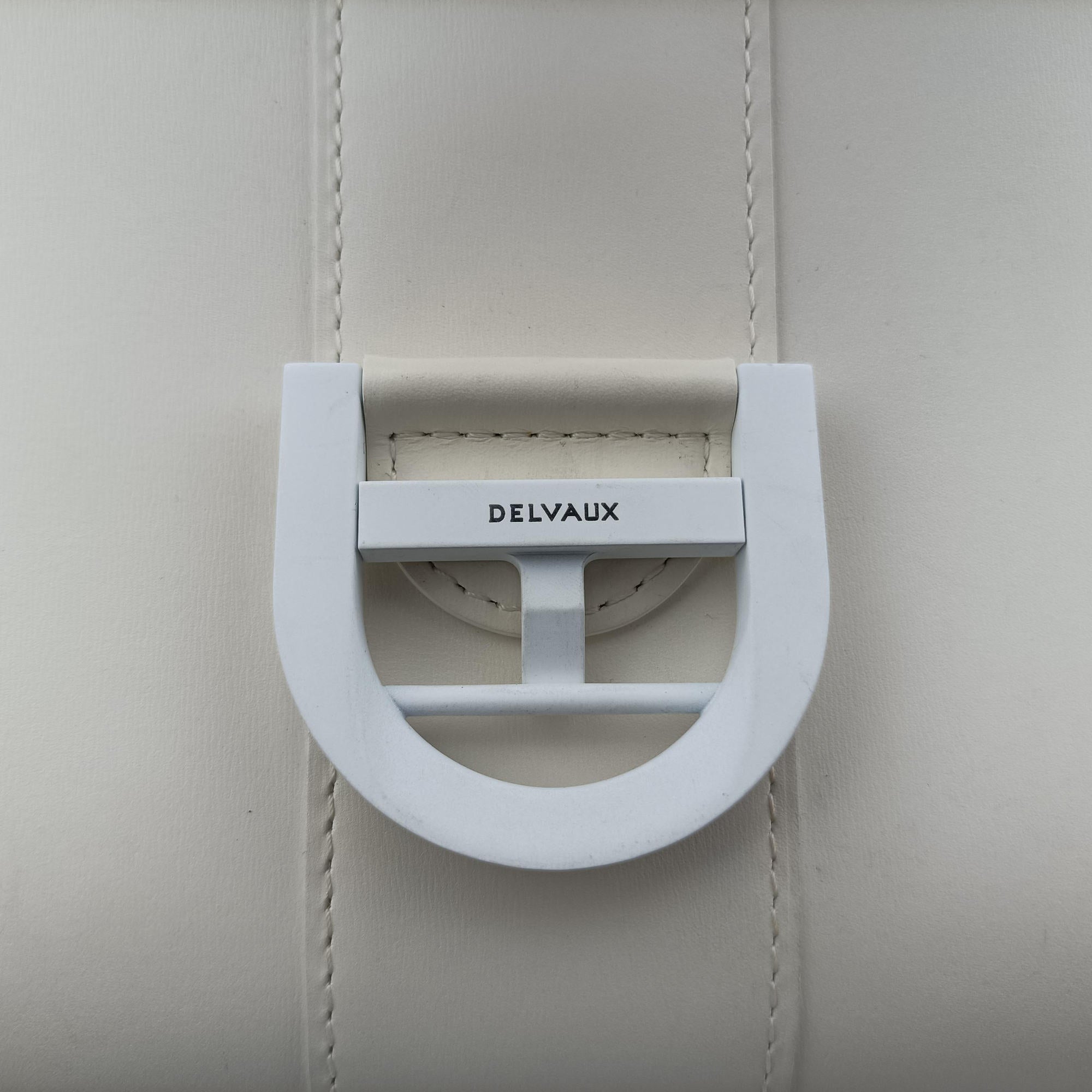 Secondhand Delvaux Brillant White Leather  shoulderbag | stylenewstar