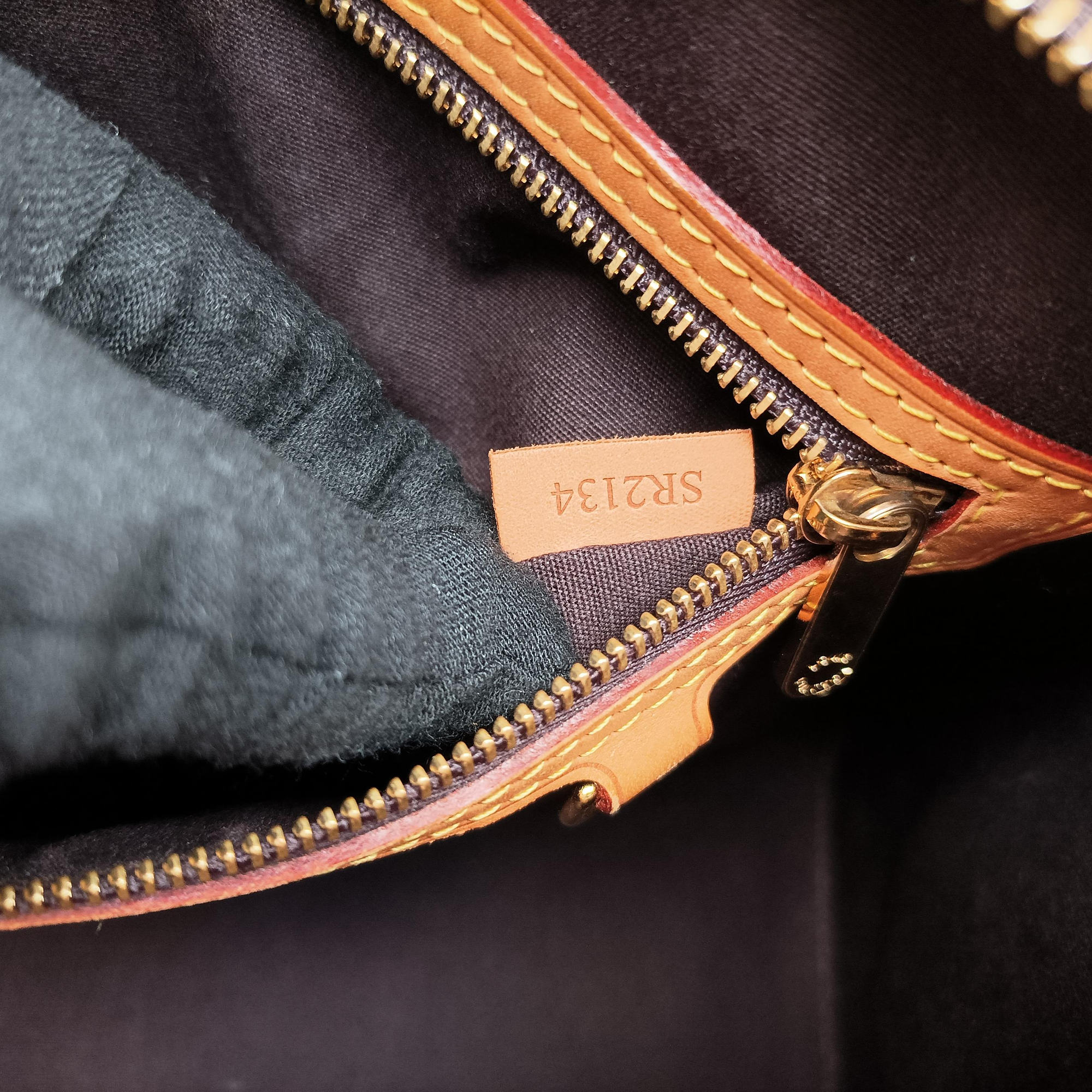 Pre-owned Louis Vuitton Brea MM AMARANTE Vernis M91619 shoulderbag | stylenewstar