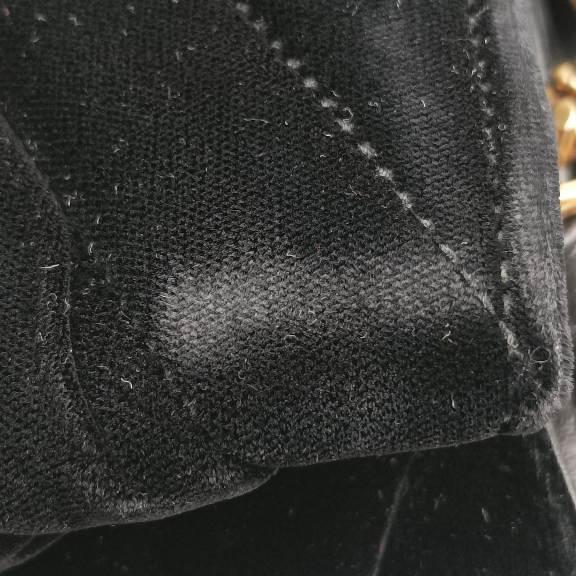 Secondhand Yves Saint Laurent LOULOU Black velour 494699 shoulderbag | stylenewstar