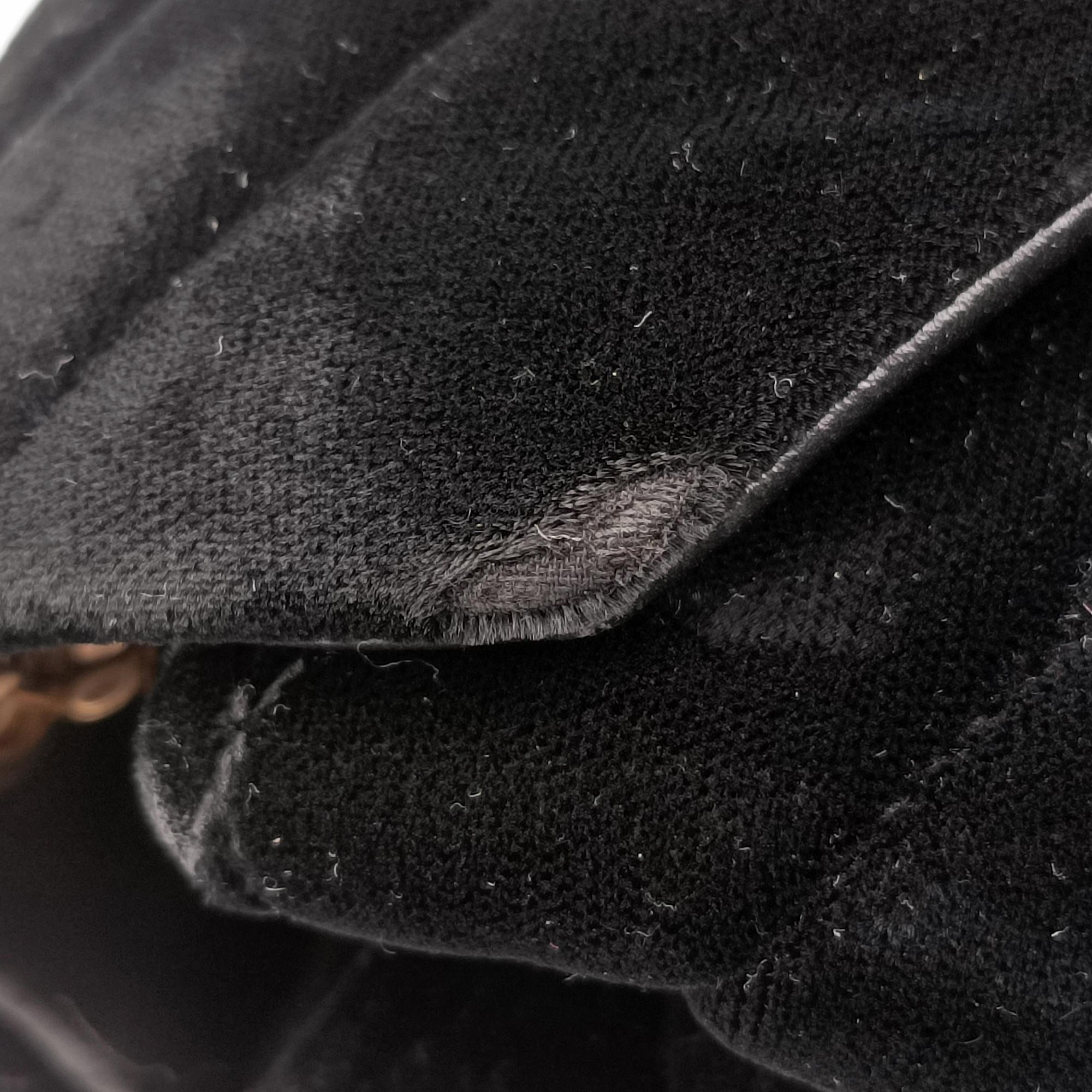 Secondhand Yves Saint Laurent LOULOU Black velour 494699 shoulderbag | stylenewstar