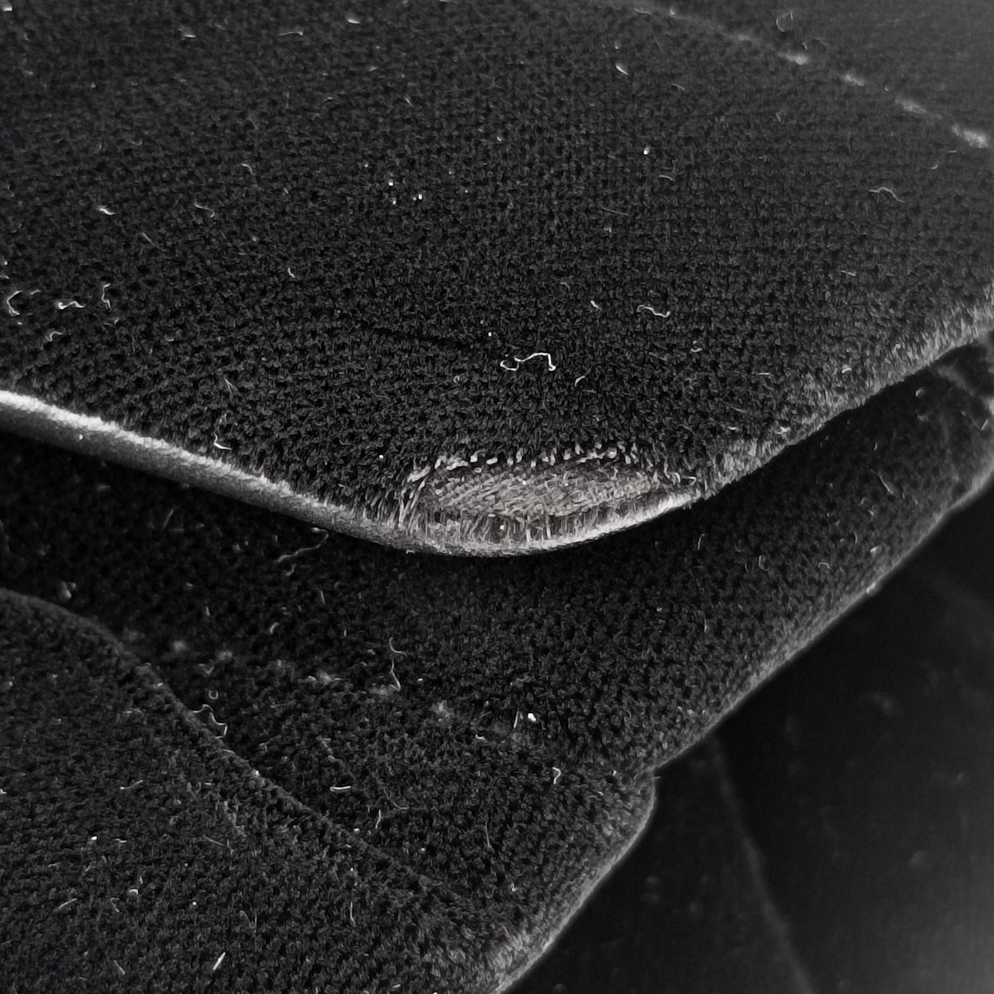 Secondhand Yves Saint Laurent LOULOU Black velour 494699 shoulderbag | stylenewstar