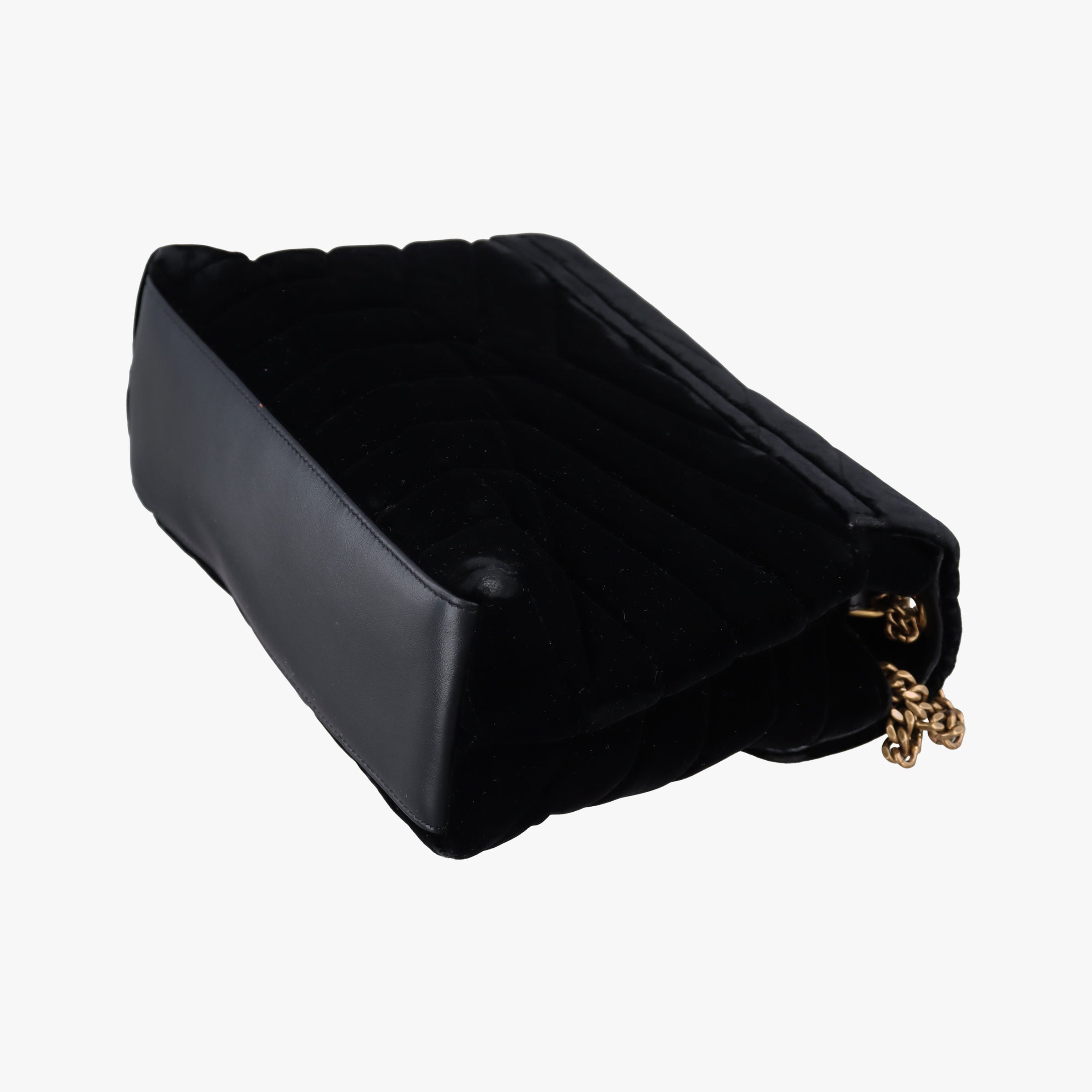 Secondhand Yves Saint Laurent LOULOU Black velour 494699 shoulderbag | stylenewstar