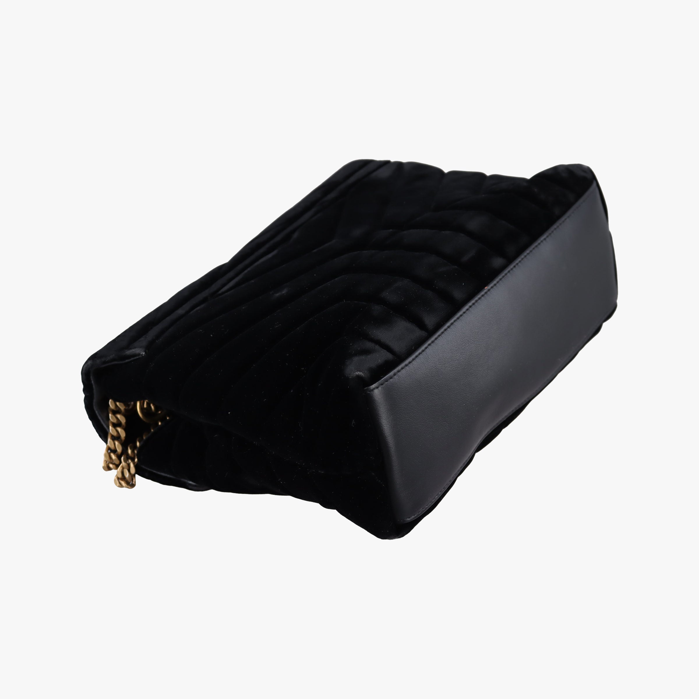 Secondhand Yves Saint Laurent LOULOU Black velour 494699 shoulderbag | stylenewstar