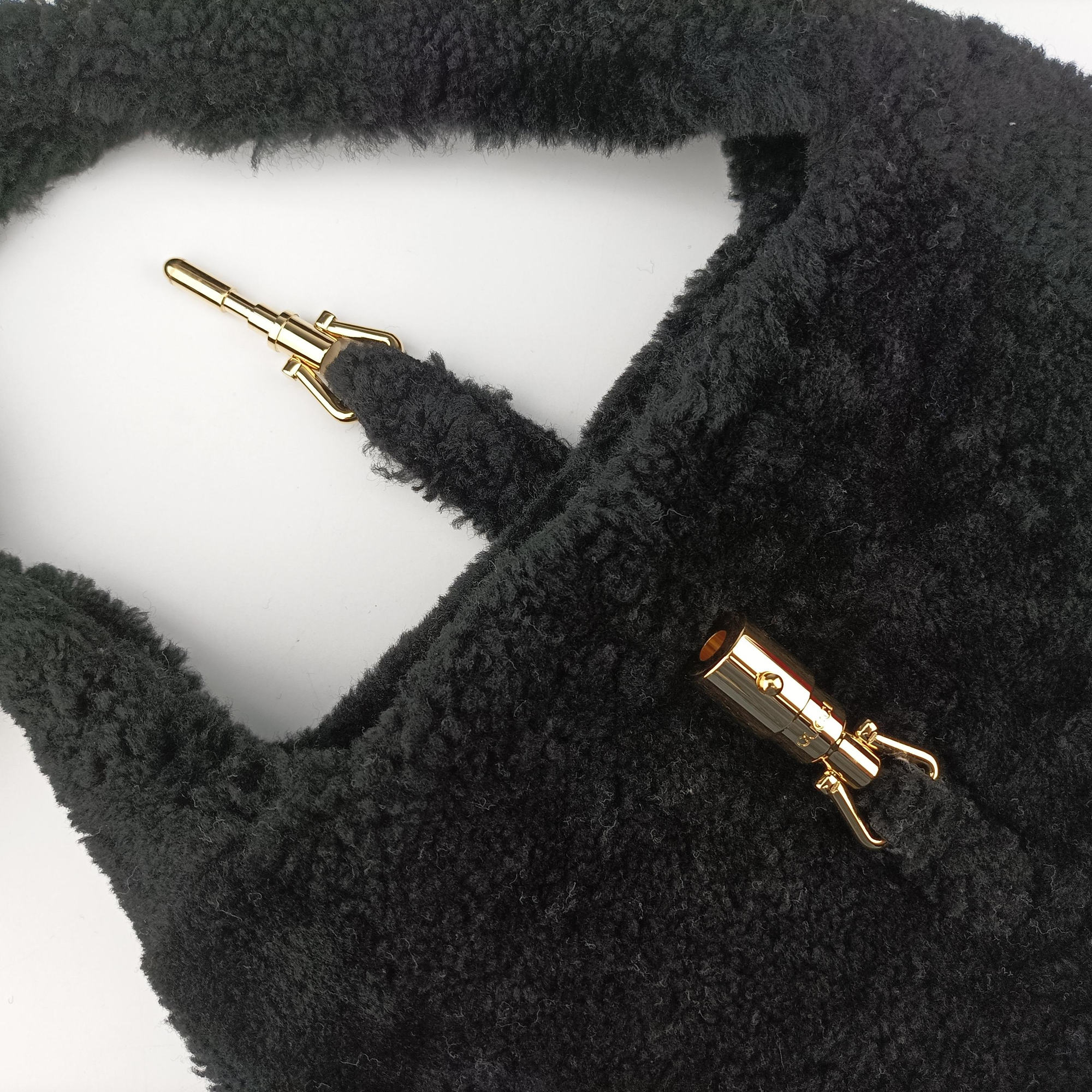Pre-owned Gucci JACKIE 1961 Black Fur 636709 shoulderbag | stylenewstar