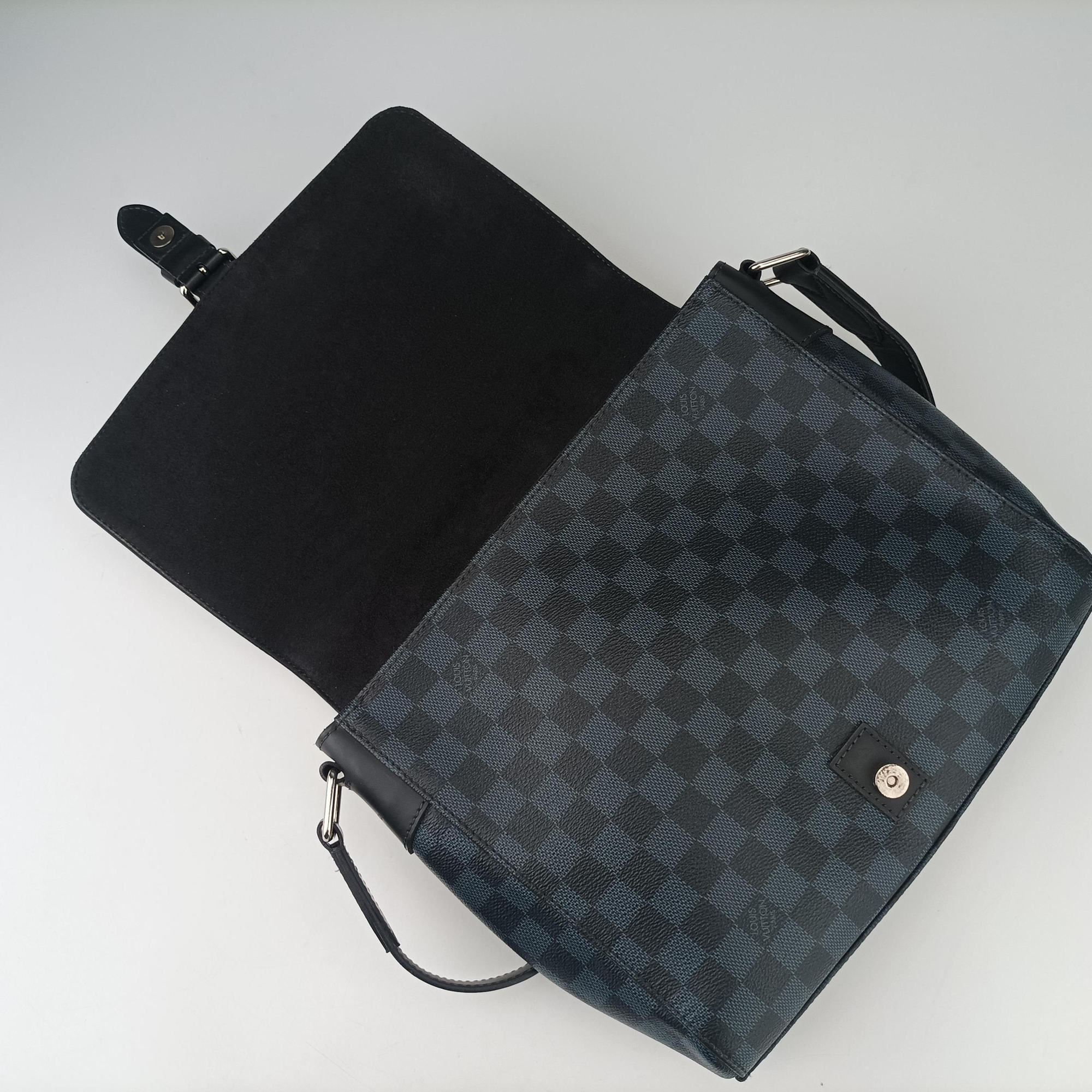 Secondhand Louis Vuitton Newport Messenger PM black×navy Damier Cobalt N41587 shoulderbag | stylenewstar