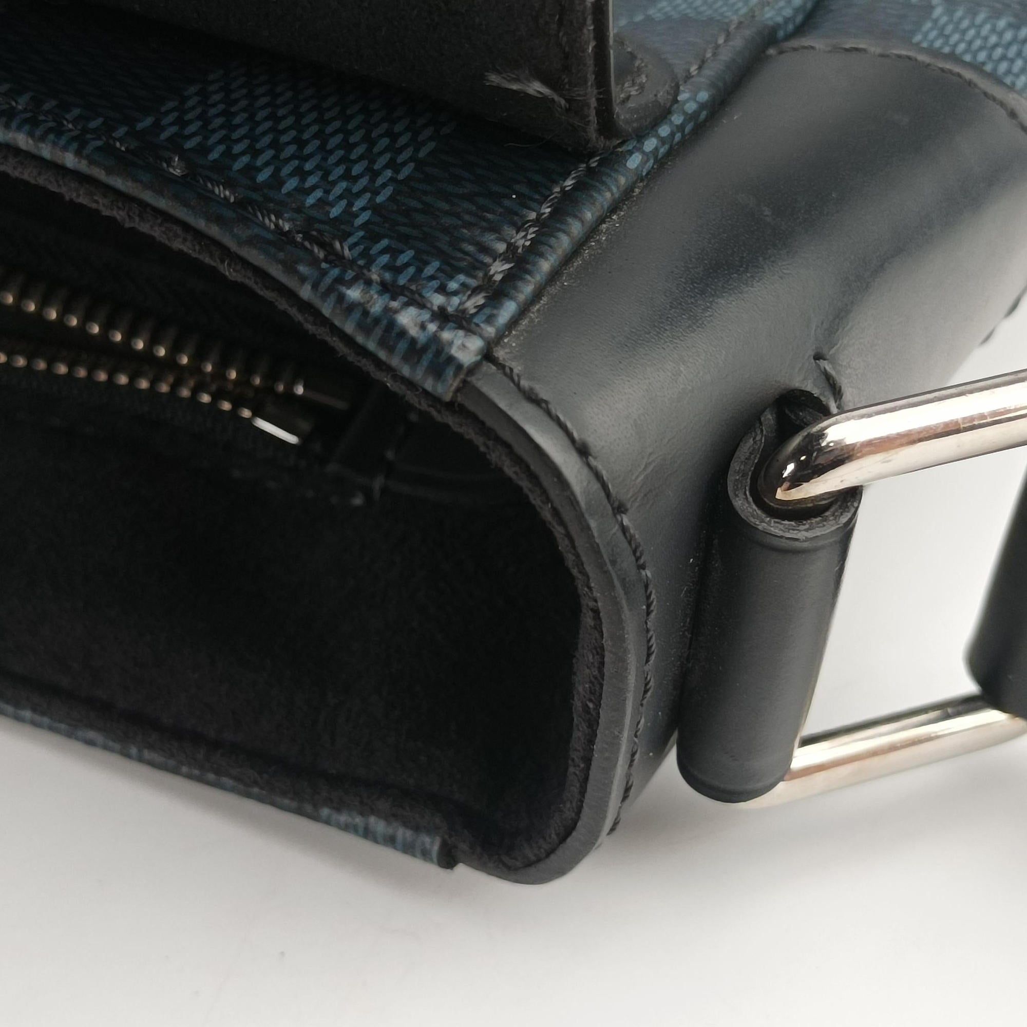 Secondhand Louis Vuitton Newport Messenger PM black×navy Damier Cobalt N41587 shoulderbag | stylenewstar