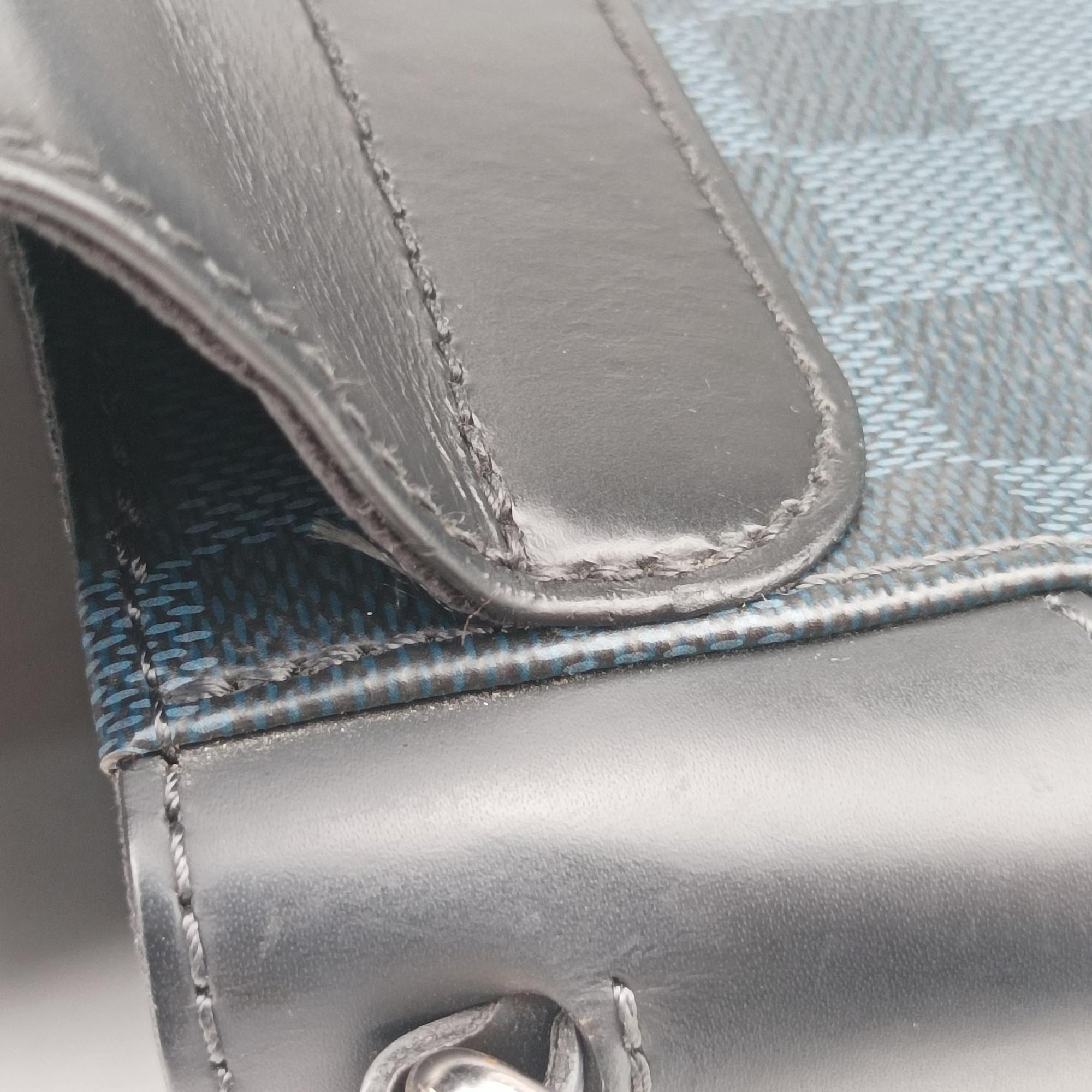 Secondhand Louis Vuitton Newport Messenger PM black×navy Damier Cobalt N41587 shoulderbag | stylenewstar