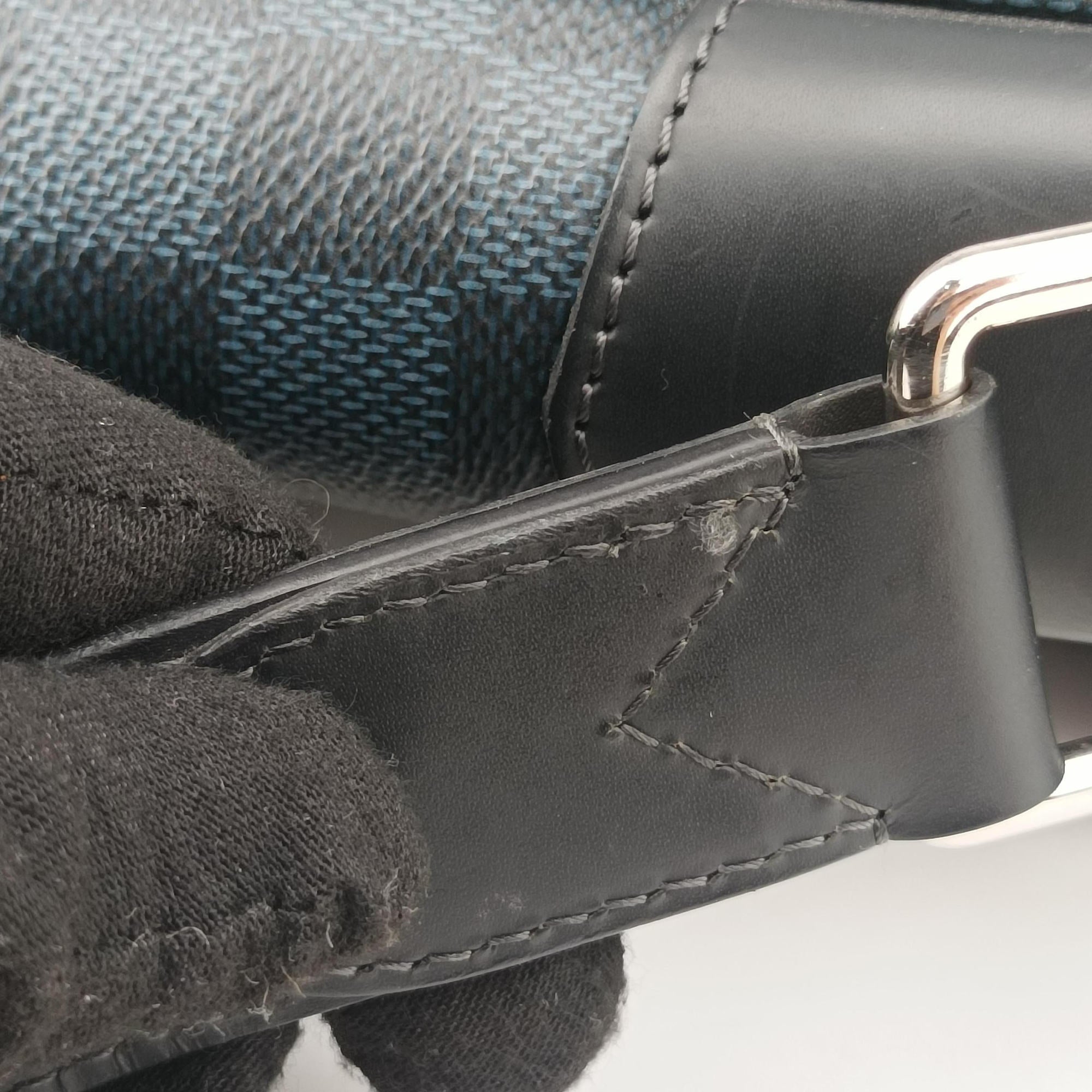 Secondhand Louis Vuitton Newport Messenger PM black×navy Damier Cobalt N41587 shoulderbag | stylenewstar
