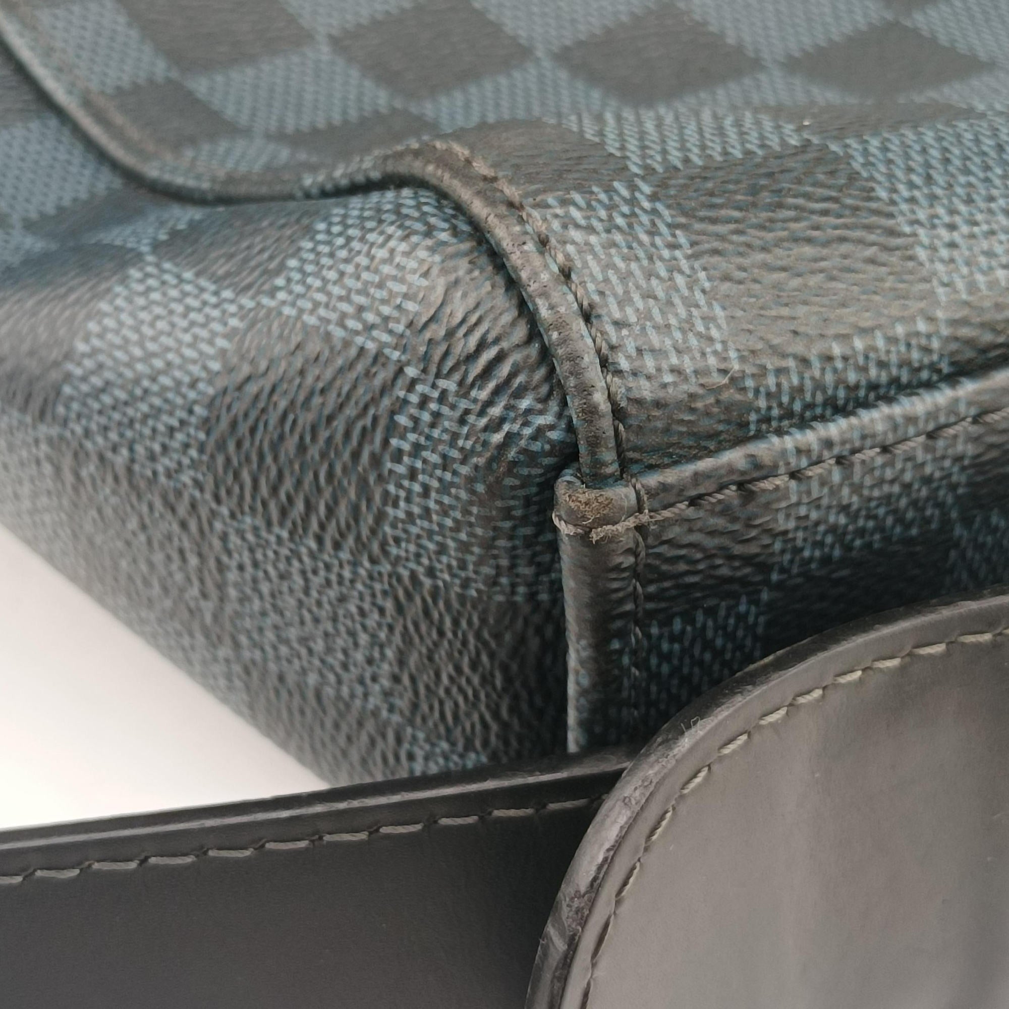 Secondhand Louis Vuitton Newport Messenger PM black×navy Damier Cobalt N41587 shoulderbag | stylenewstar