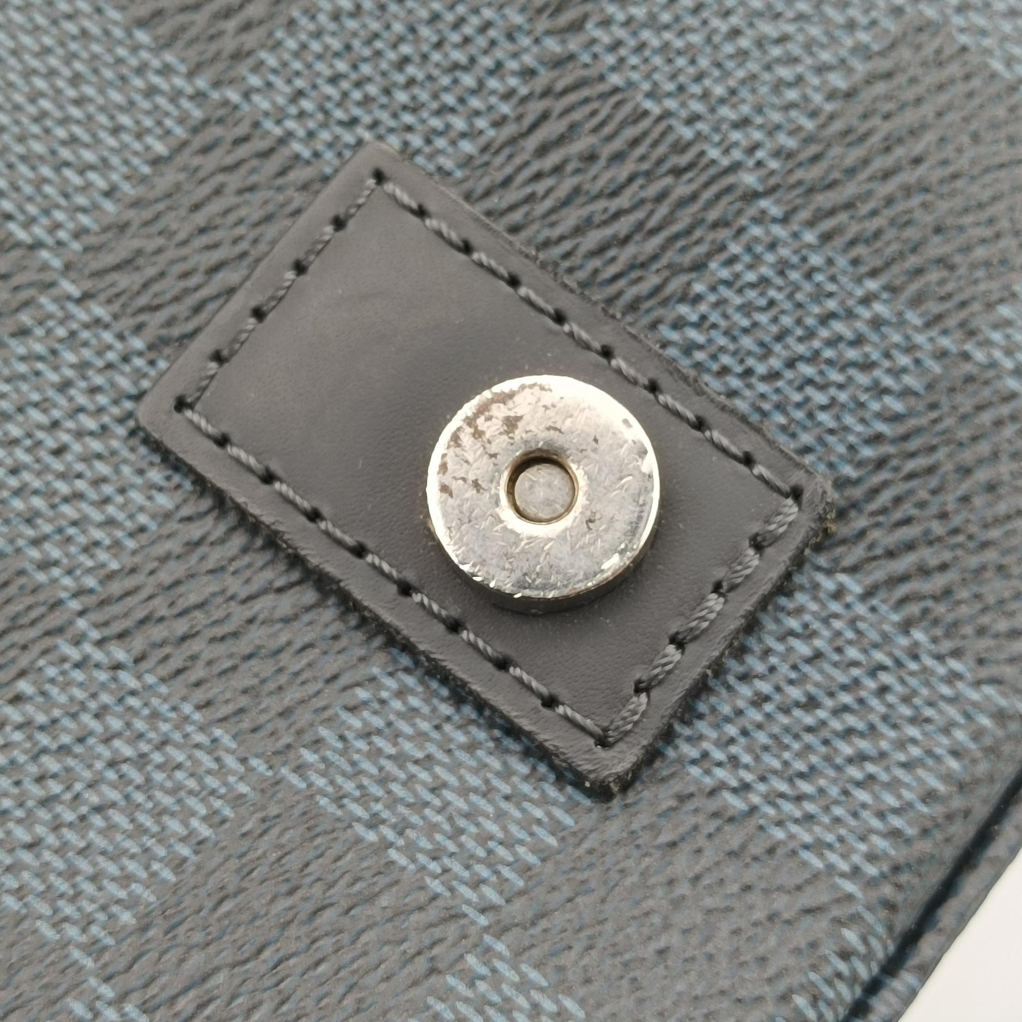 Secondhand Louis Vuitton Newport Messenger PM black×navy Damier Cobalt N41587 shoulderbag | stylenewstar