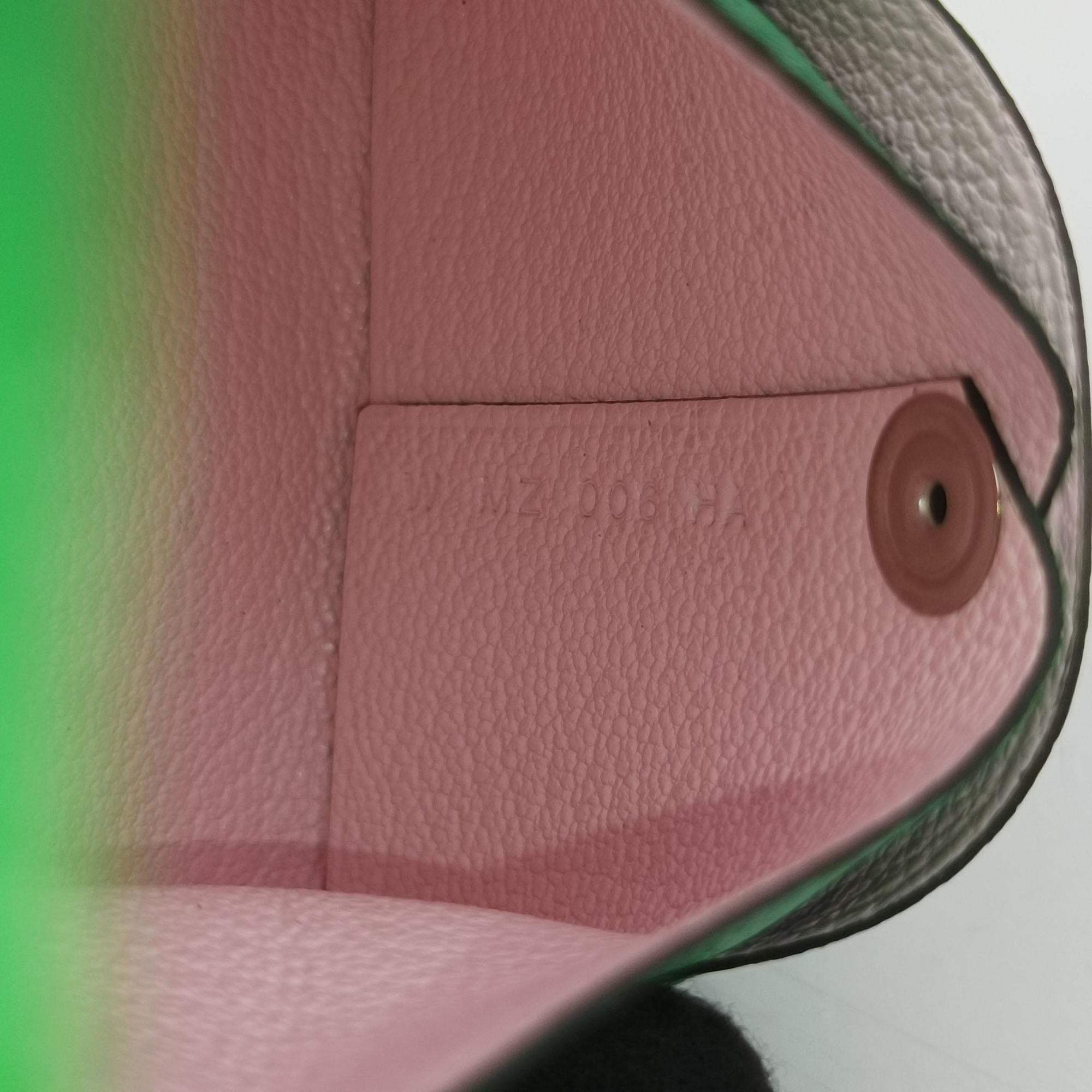 Pre-owned Hermes Bastia Green Leather  bifoldwallet | stylenewstar