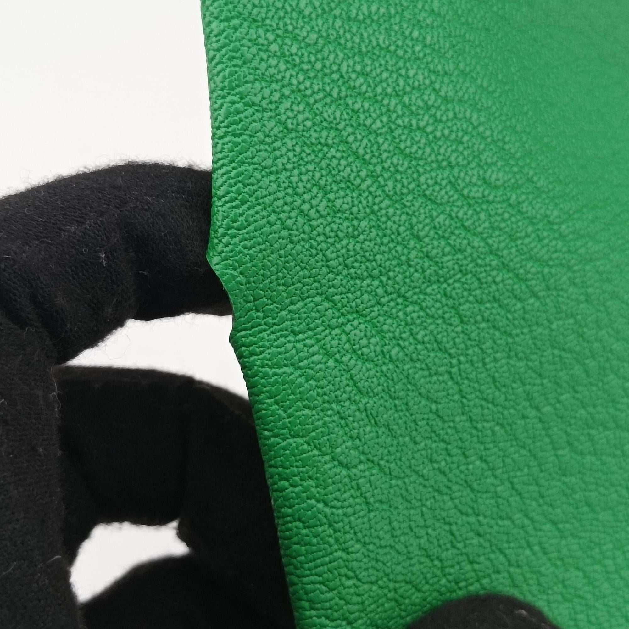 Pre-owned Hermes Bastia Green Leather  bifoldwallet | stylenewstar